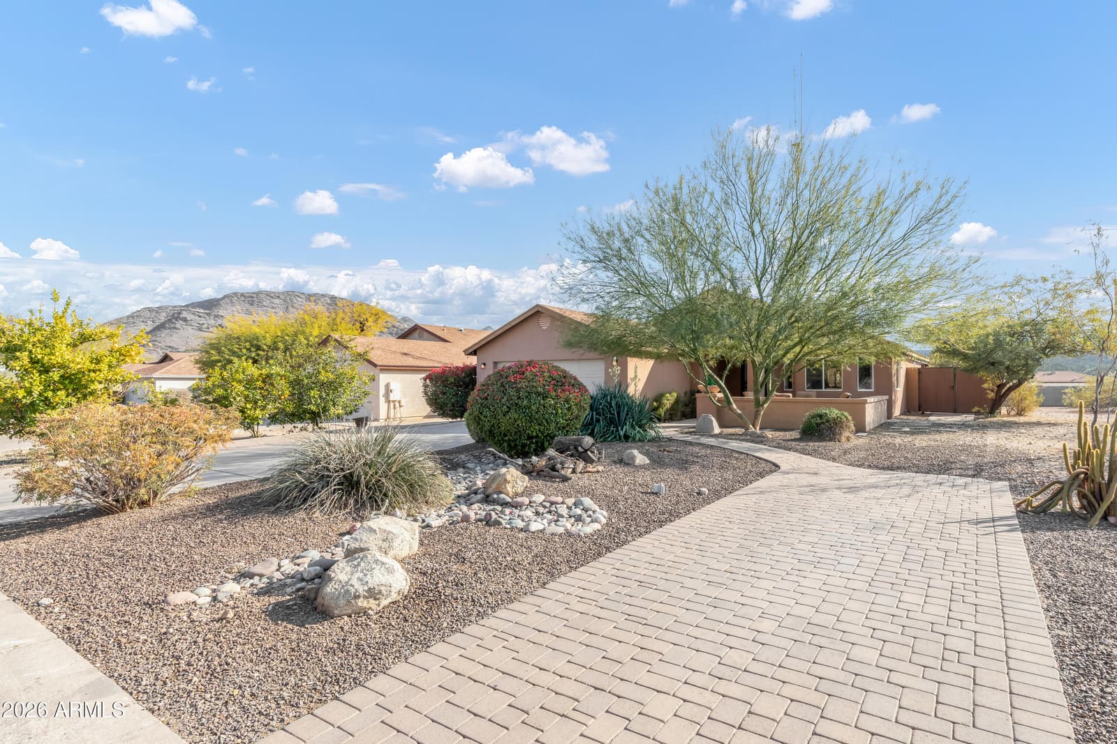 1329 E MESCAL Street, Phoenix, AZ 85020 — photo 3 of 35
