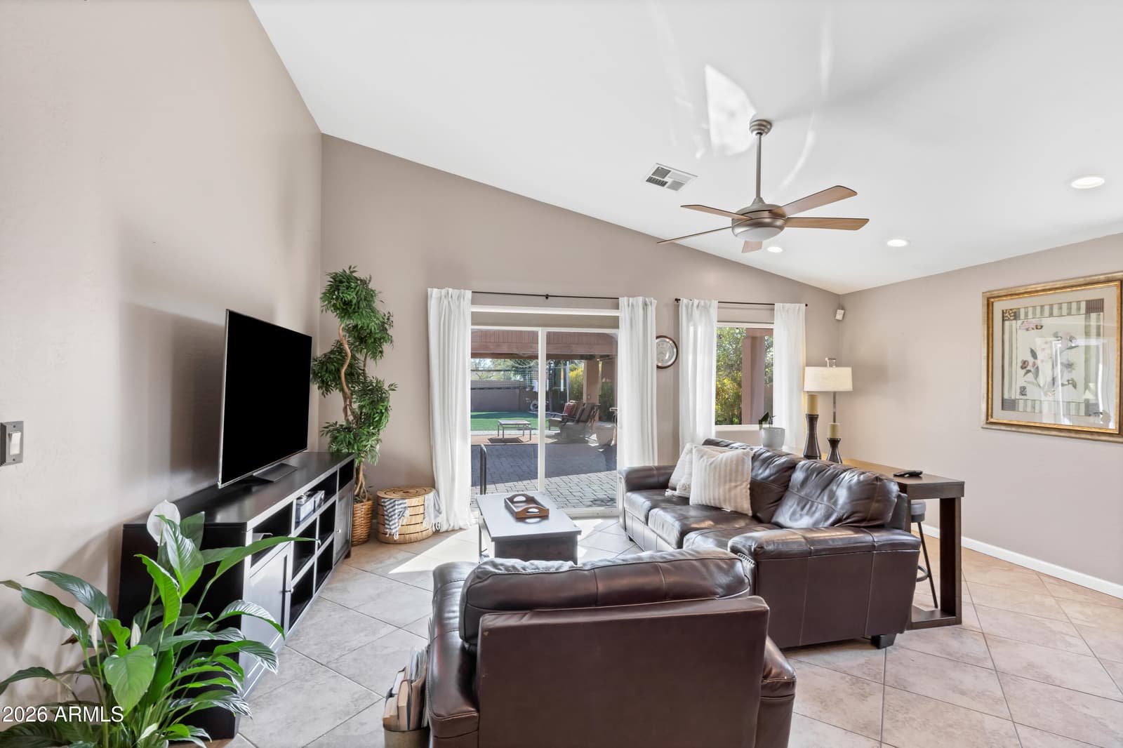 1329 E MESCAL Street, Phoenix, AZ 85020 — photo 5 of 35