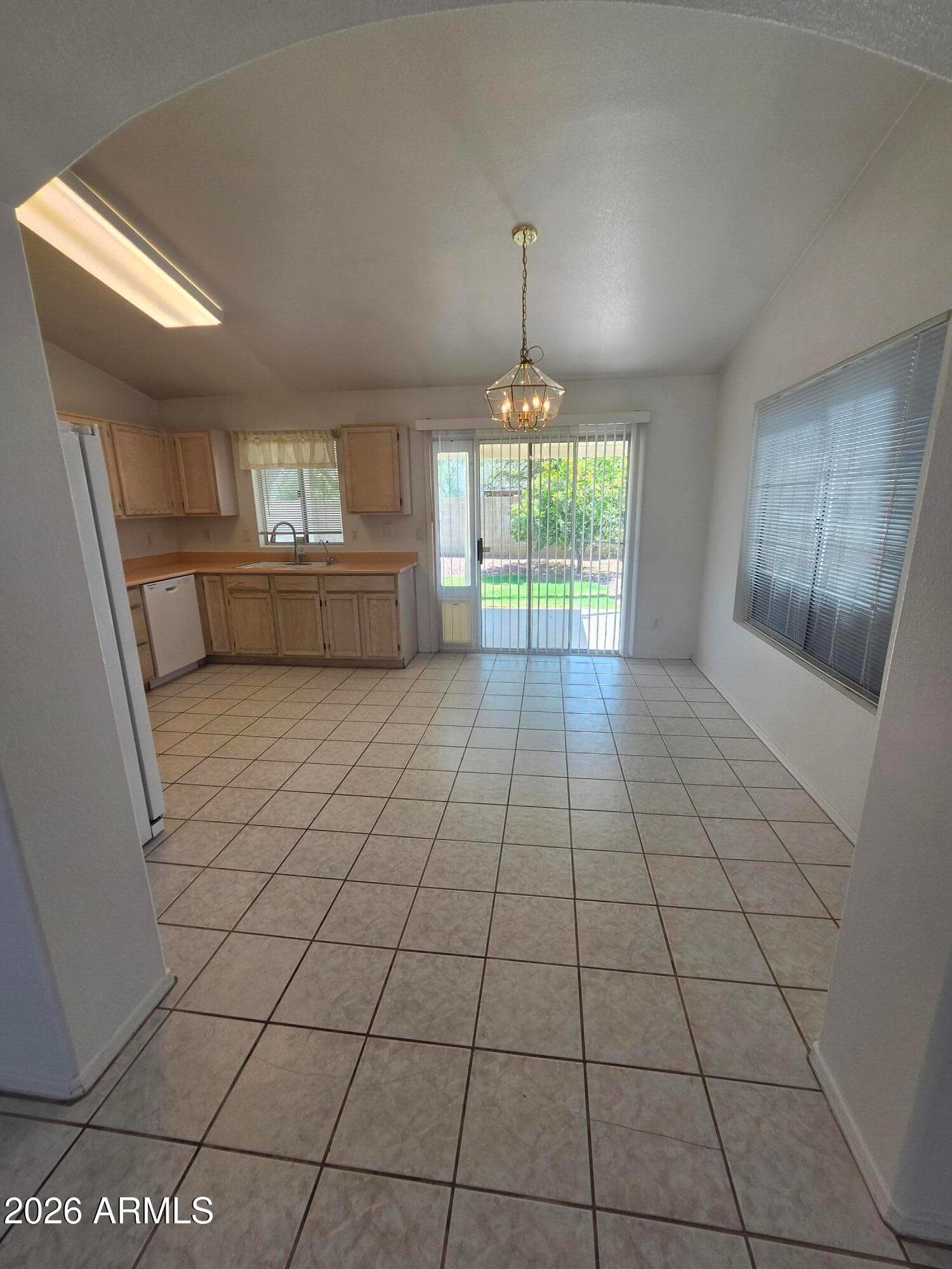 2925 E BLACKHAWK Drive, Phoenix, AZ 85050 — photo 5 of 19