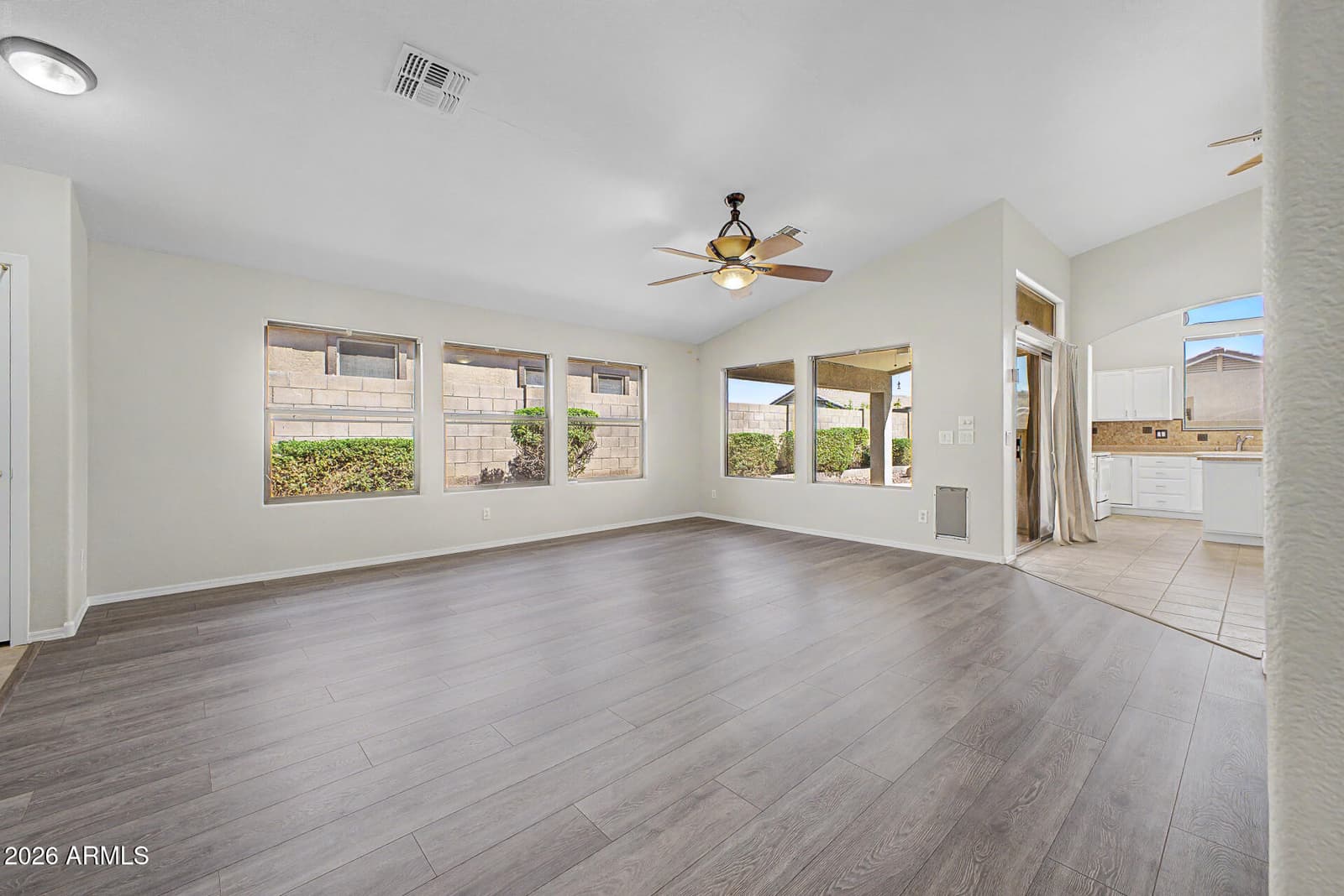 8965 E HILLVIEW Street, Mesa, AZ 85207 — photo 6 of 34