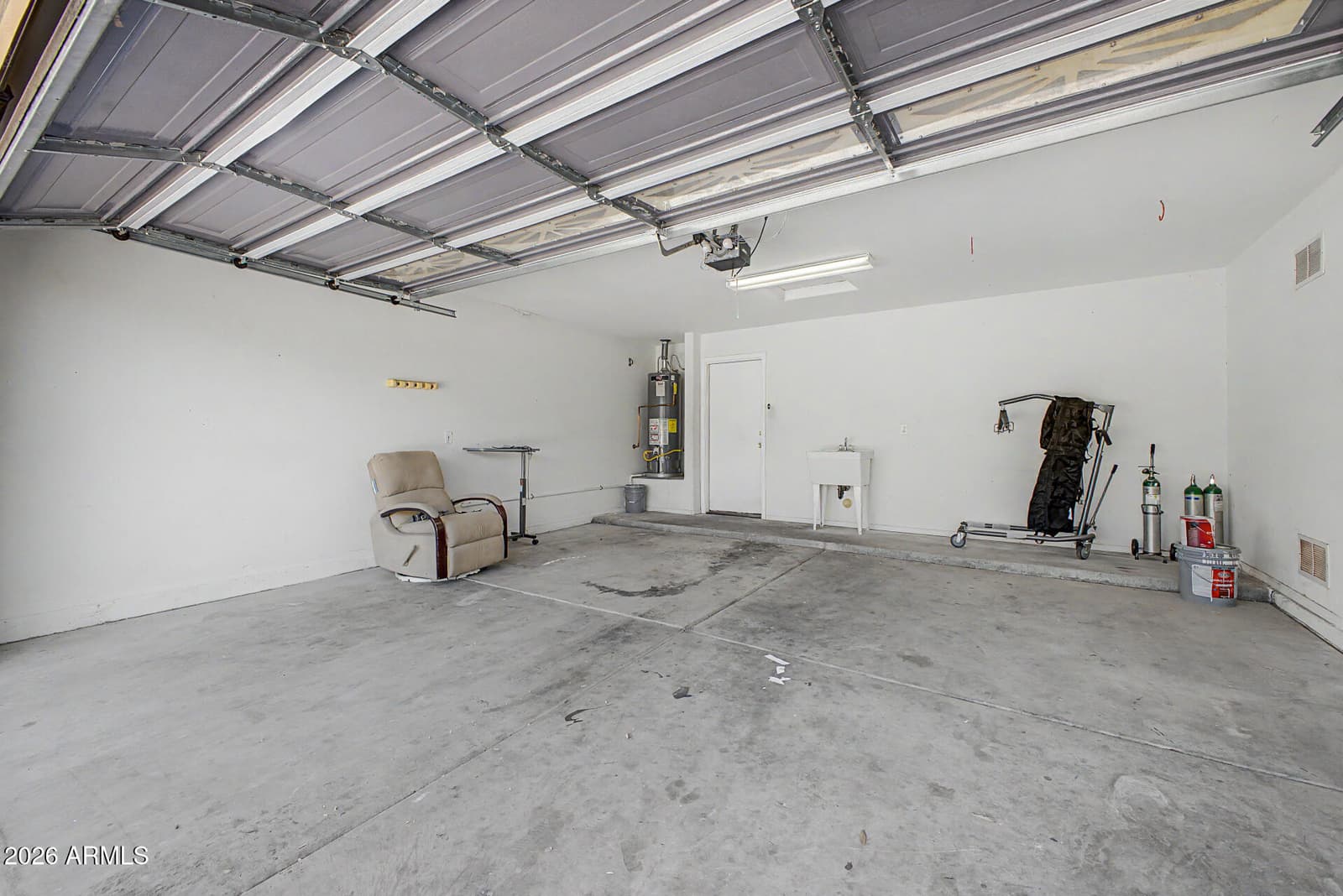 8965 E HILLVIEW Street, Mesa, AZ 85207 — photo 33 of 34