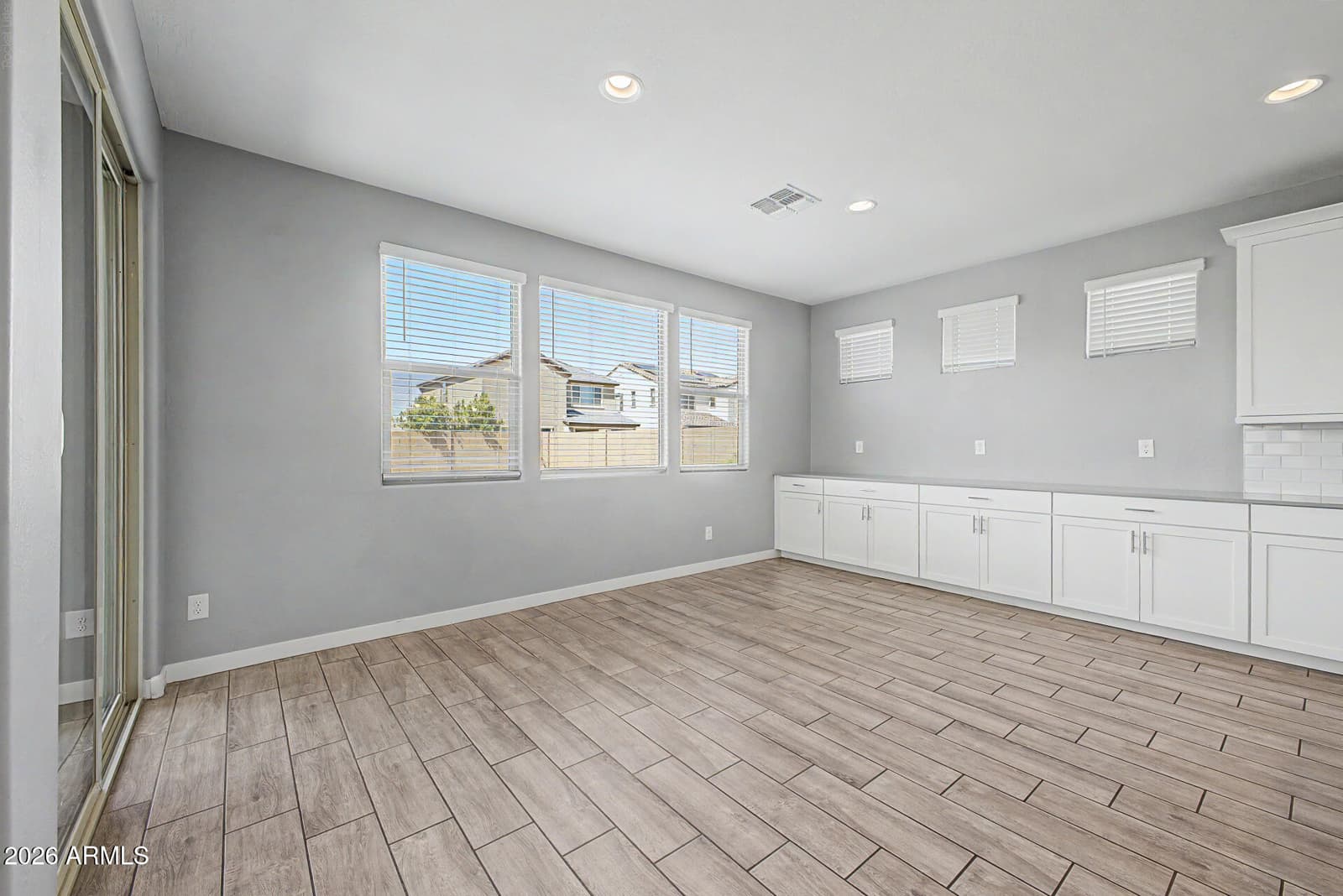 2322 E PALMDALE Lane, Gilbert, AZ 85298 — photo 12 of 40