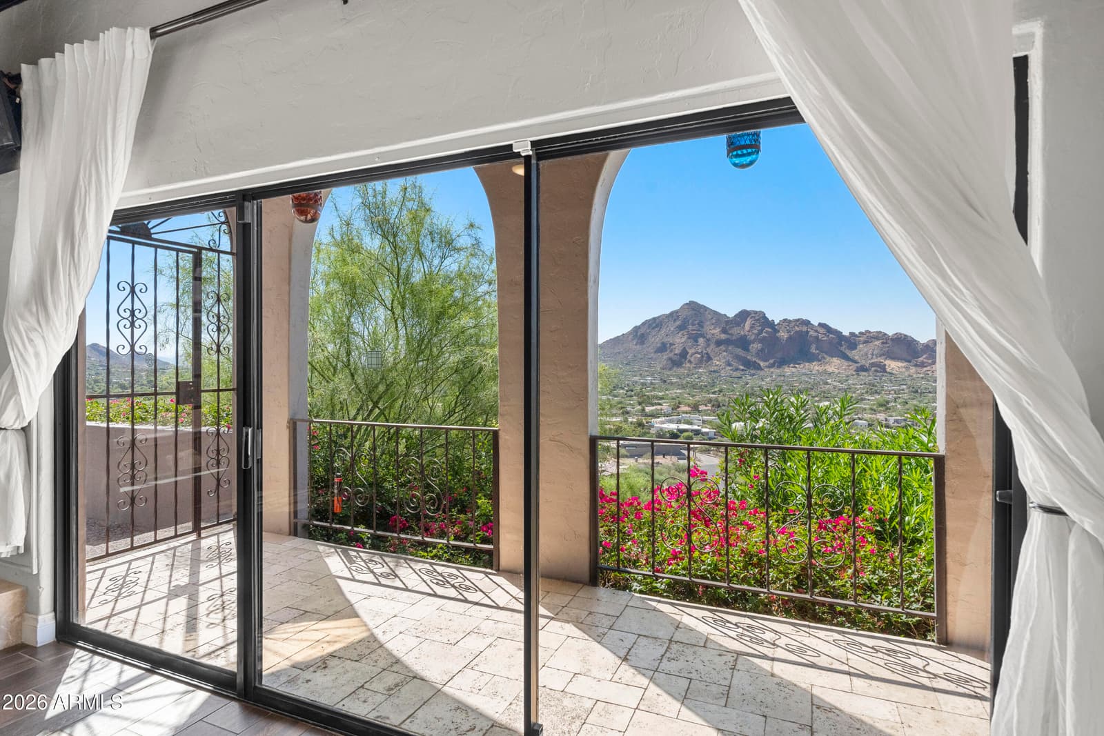 6900 N HIGHLANDS Drive, Paradise Valley, AZ 85253 — photo 9 of 45