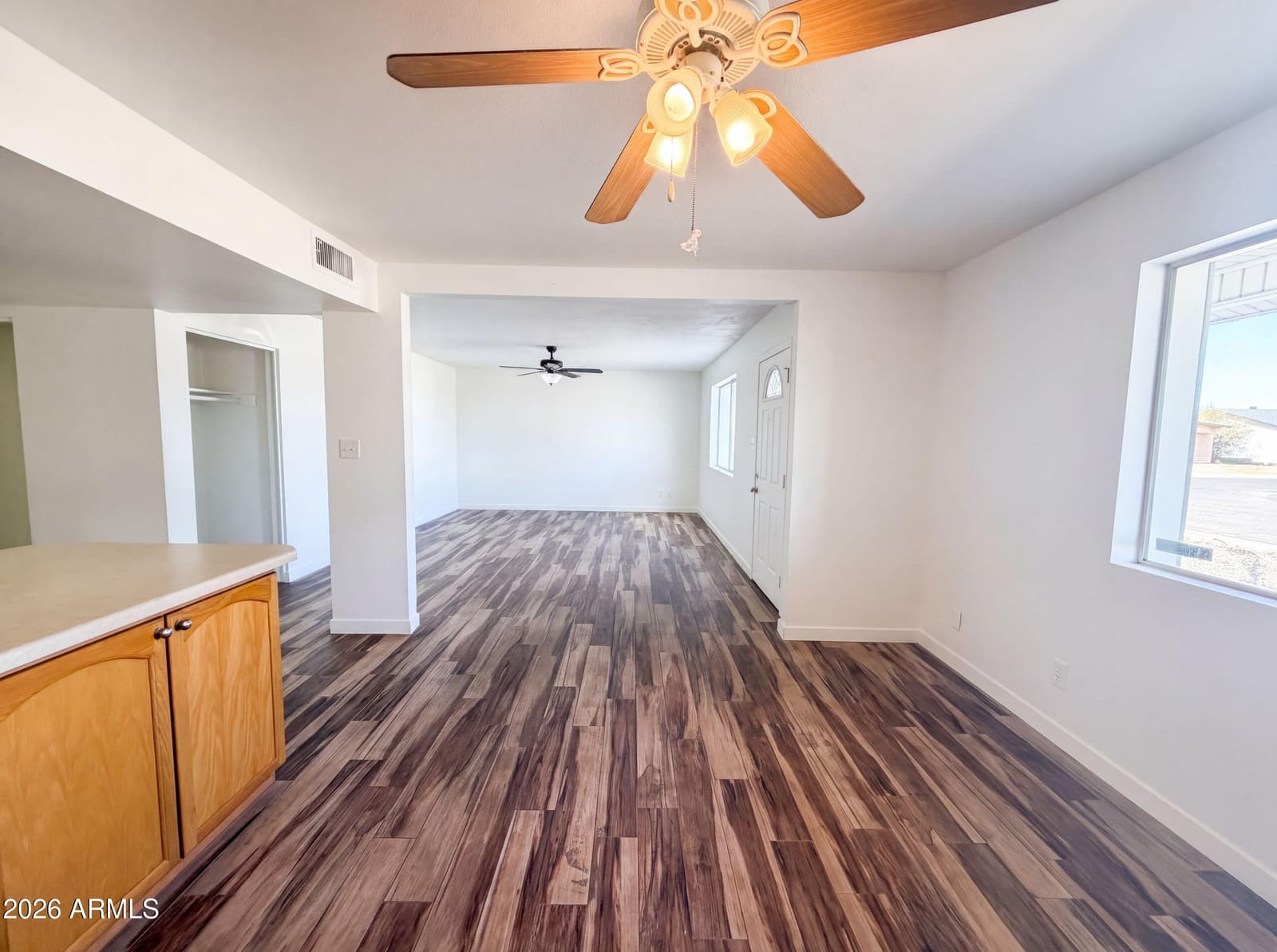 10215 N 36TH Avenue, Phoenix, AZ 85051 — photo 9 of 27
