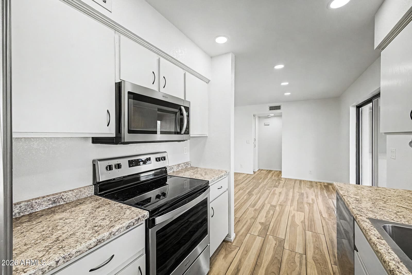 2557 S ZINNIA, Mesa, AZ 85209 — photo 15 of 90