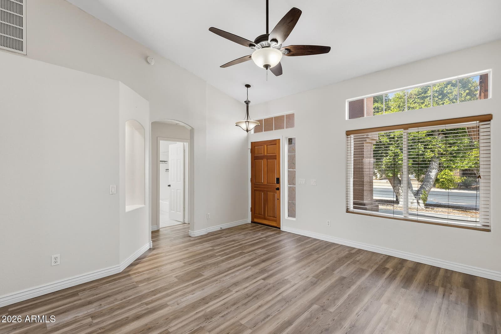 325 S GOLDEN KEY Drive, Gilbert, AZ 85233 — photo 4 of 32
