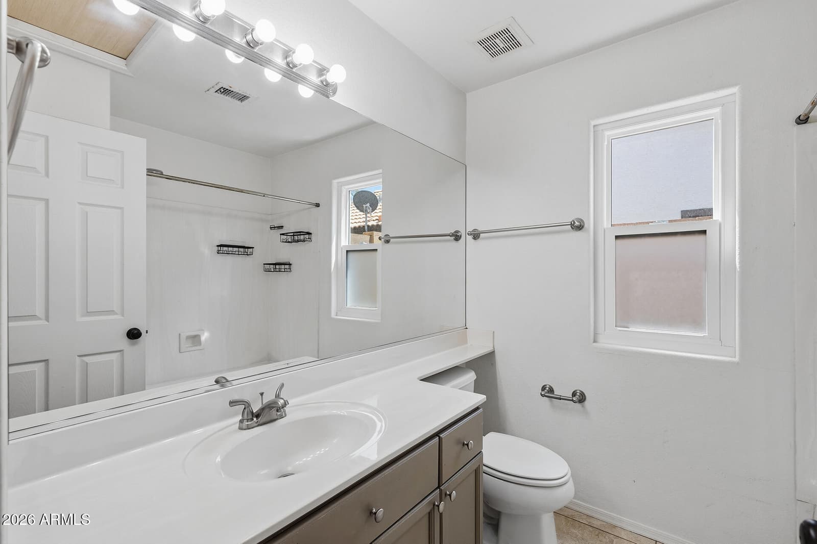 325 S GOLDEN KEY Drive, Gilbert, AZ 85233 — photo 6 of 32
