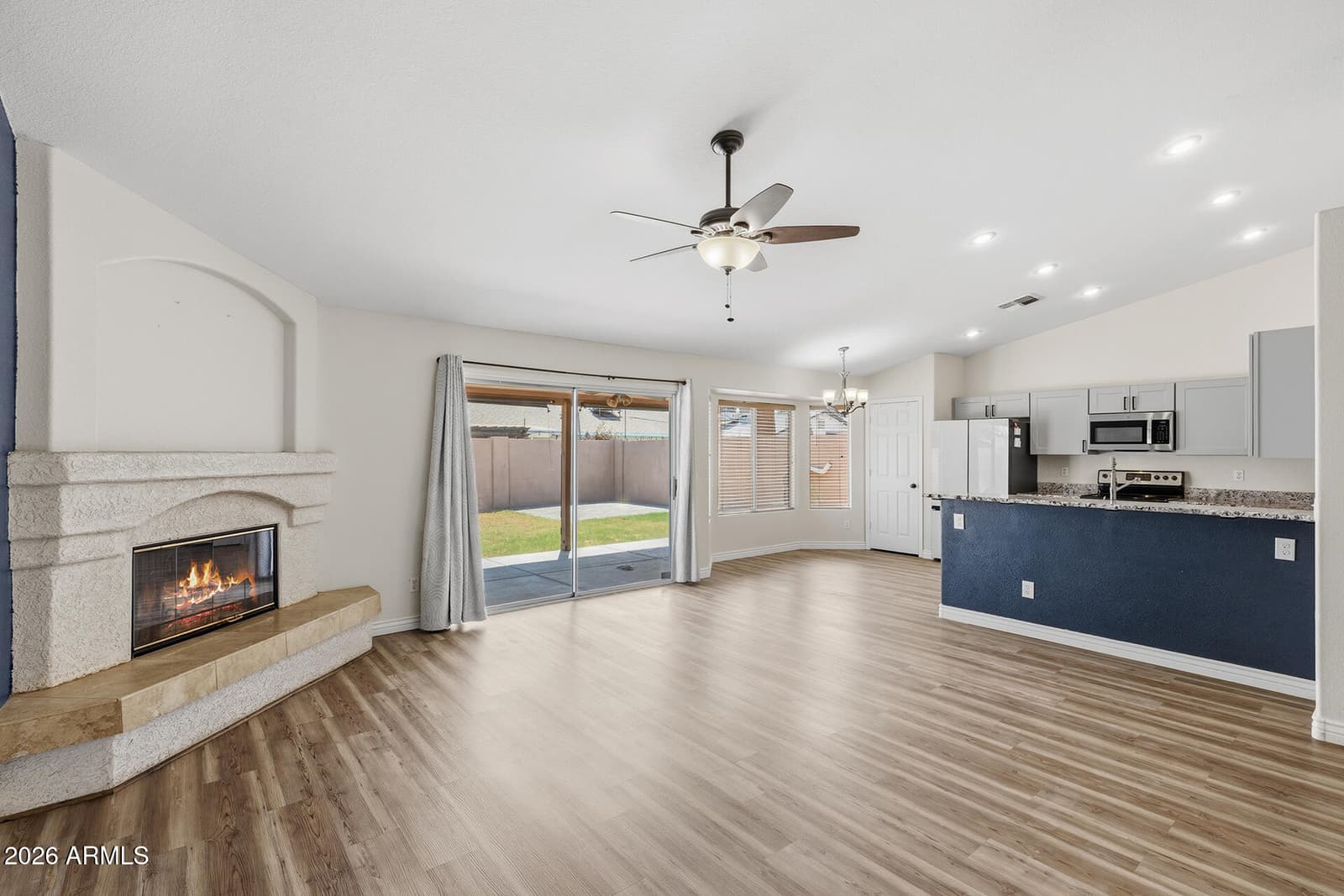 325 S GOLDEN KEY Drive, Gilbert, AZ 85233 — photo 9 of 32