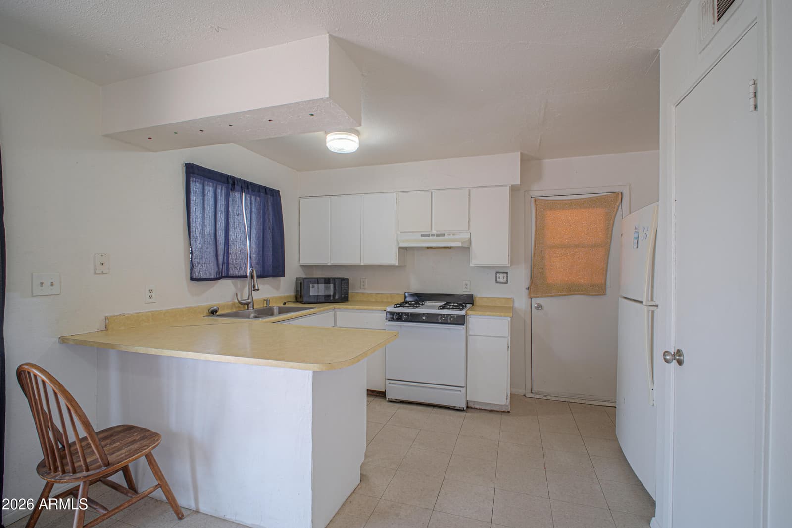 10532 N ARAPAHO Drive, Casa Grande, AZ 85122 — photo 12 of 31