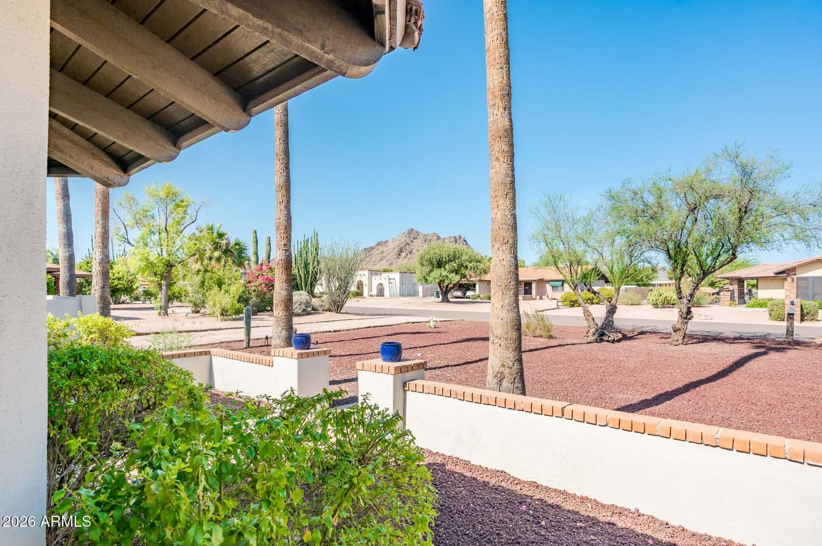 11847 N BANCROFT Drive, Phoenix, AZ 85028 — photo 7 of 33