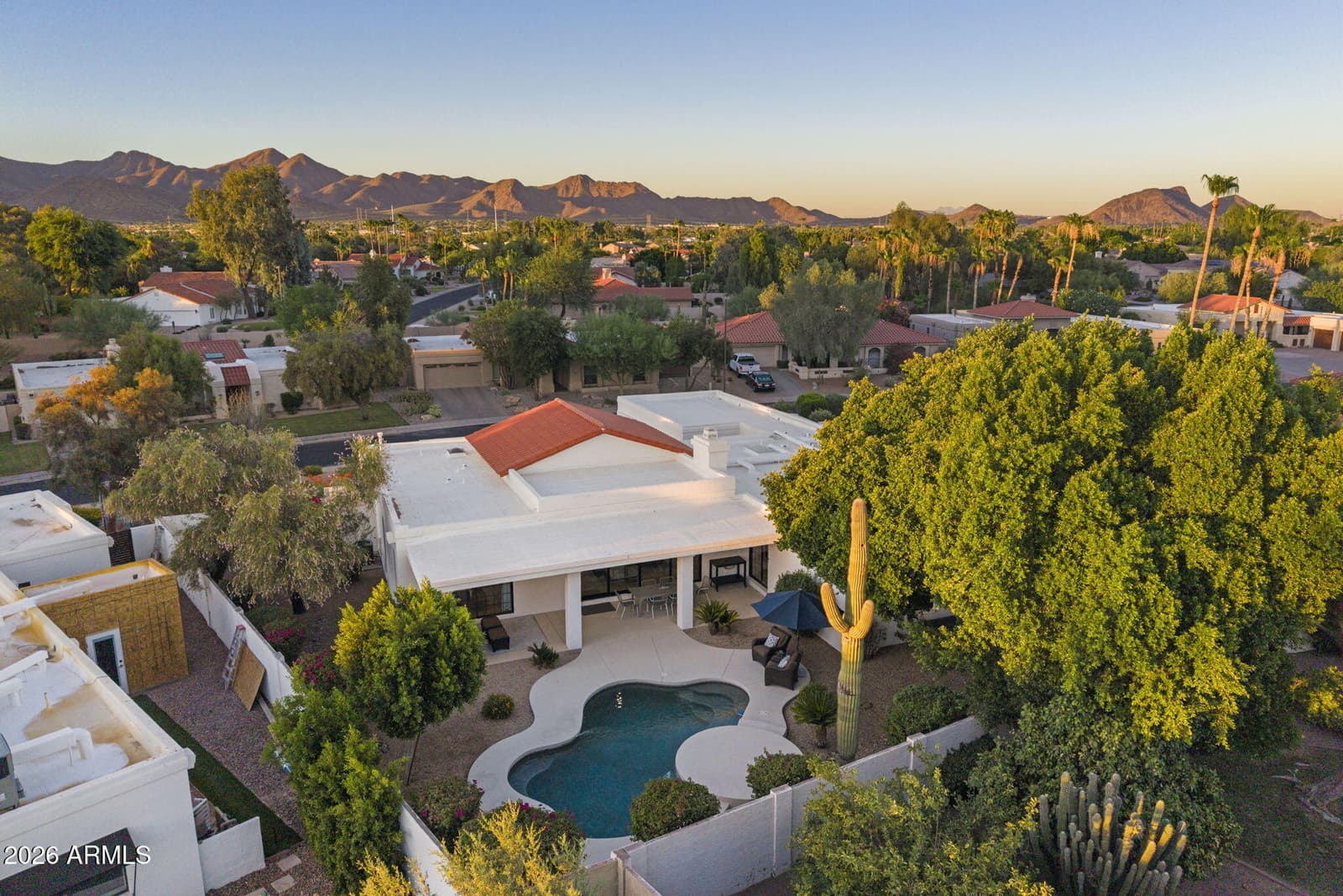 10945 E SAN SALVADOR Drive, Scottsdale, AZ 85259 — photo 6 of 35