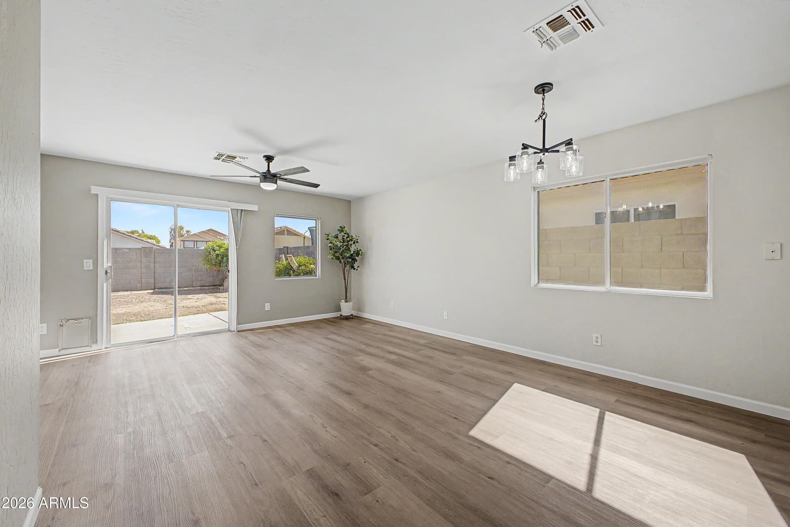 15465 W PORT ROYALE Lane, Surprise, AZ 85379 — photo 8 of 27