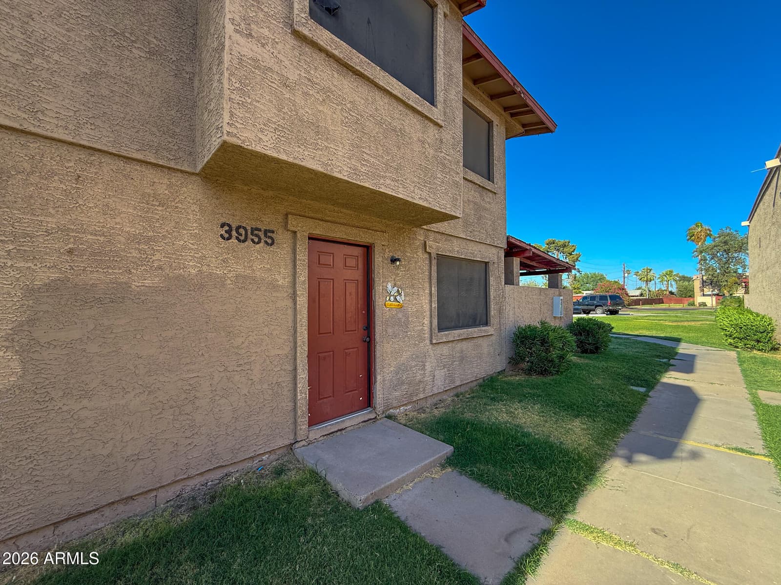 3955 W WONDERVIEW Road, Phoenix, AZ 85019 — photo 3 of 24