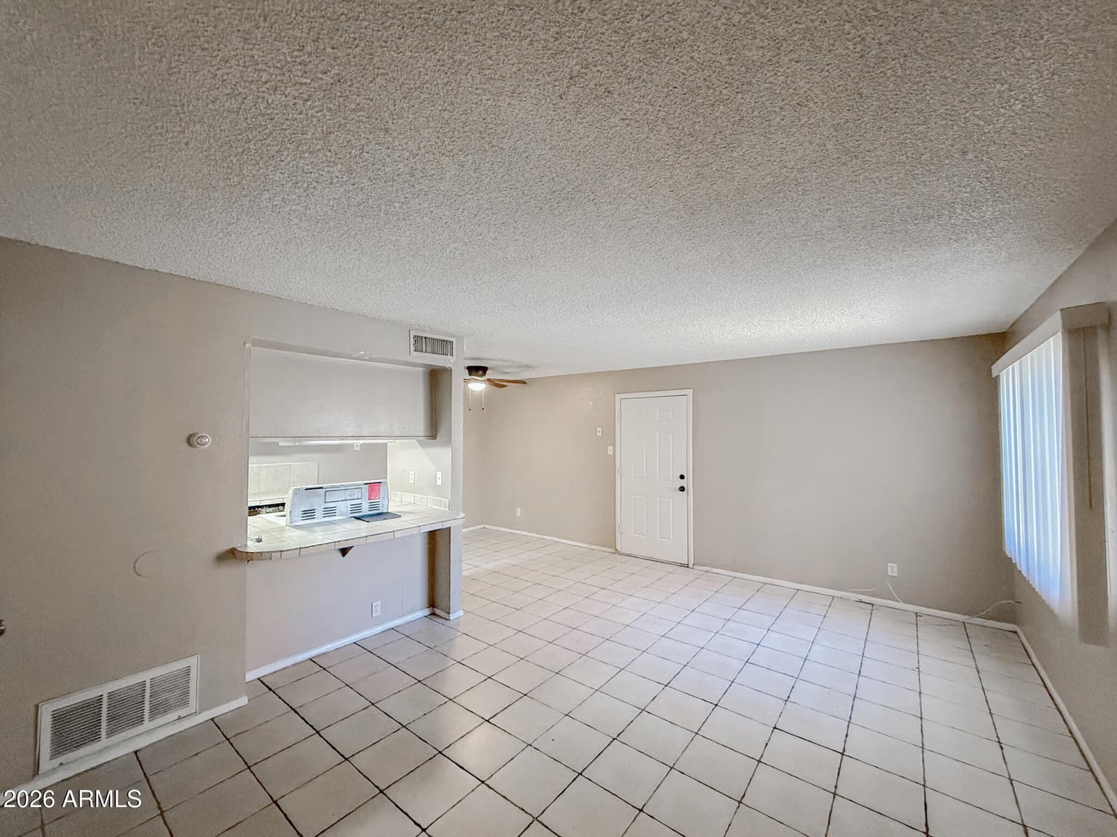 3955 W WONDERVIEW Road, Phoenix, AZ 85019 — photo 9 of 24