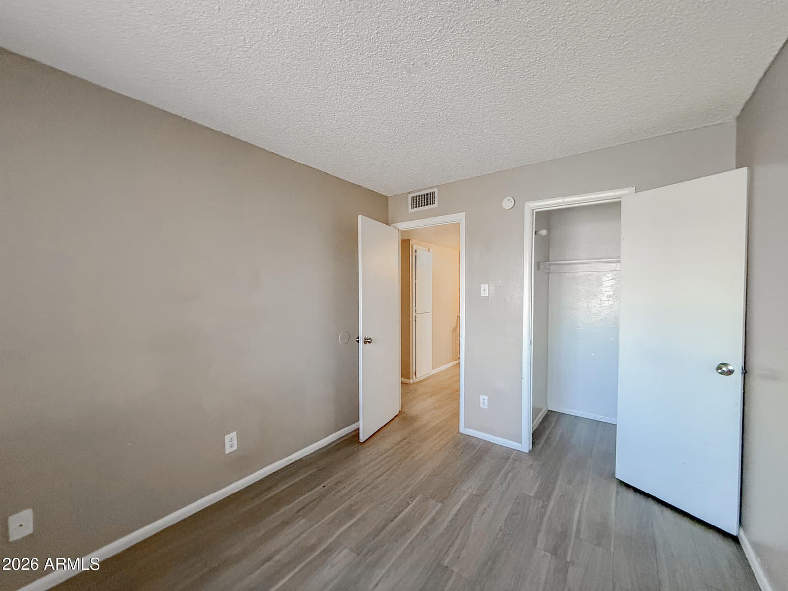 3955 W WONDERVIEW Road, Phoenix, AZ 85019 — photo 12 of 24