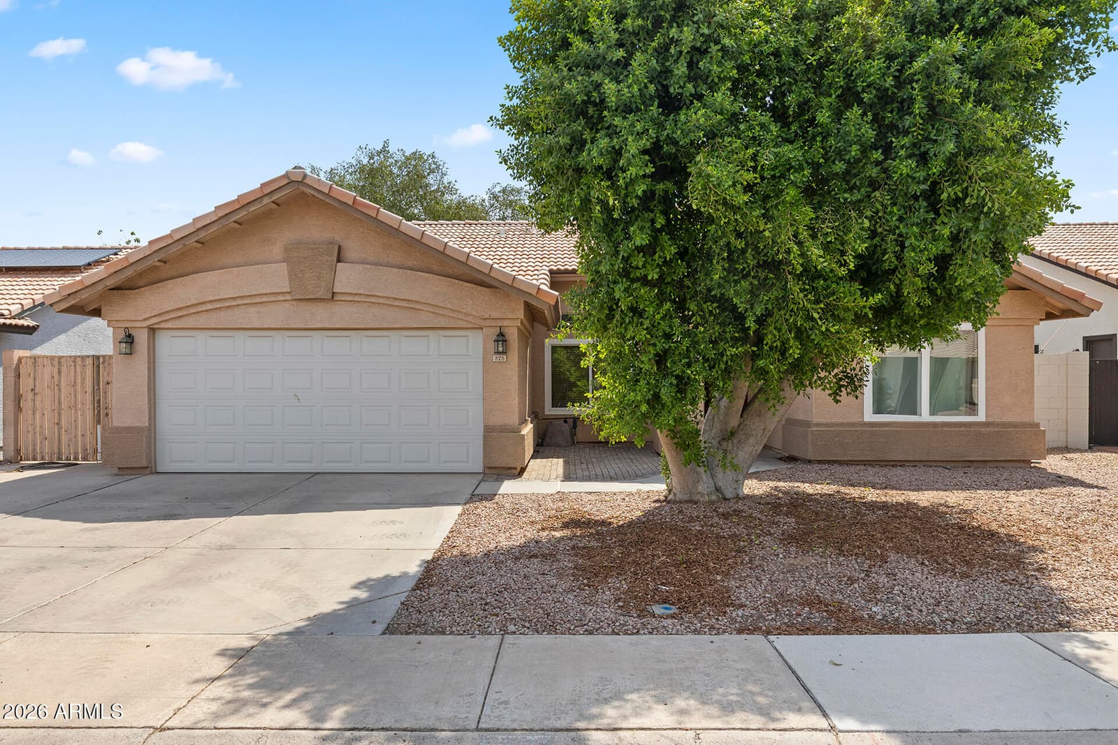 325 S GOLDEN KEY Drive, Gilbert, AZ 85233 — photo 2 of 32