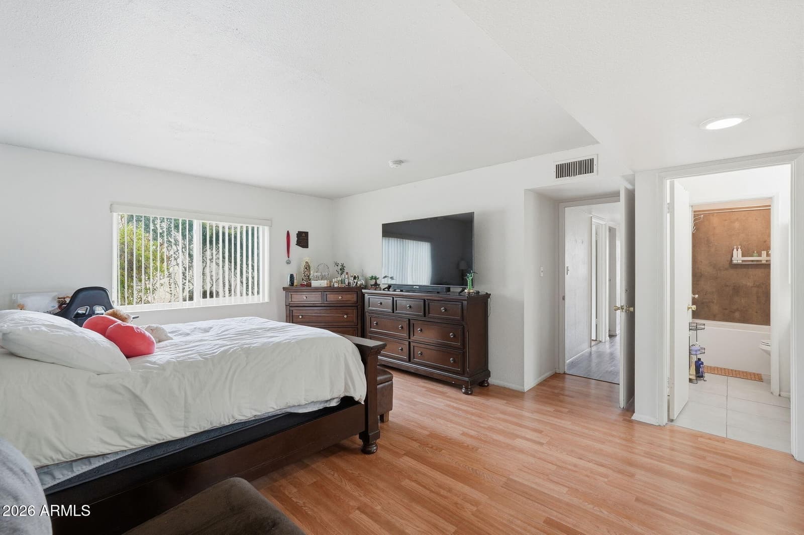 6327 N 34TH Lane, Phoenix, AZ 85017 — photo 13 of 27