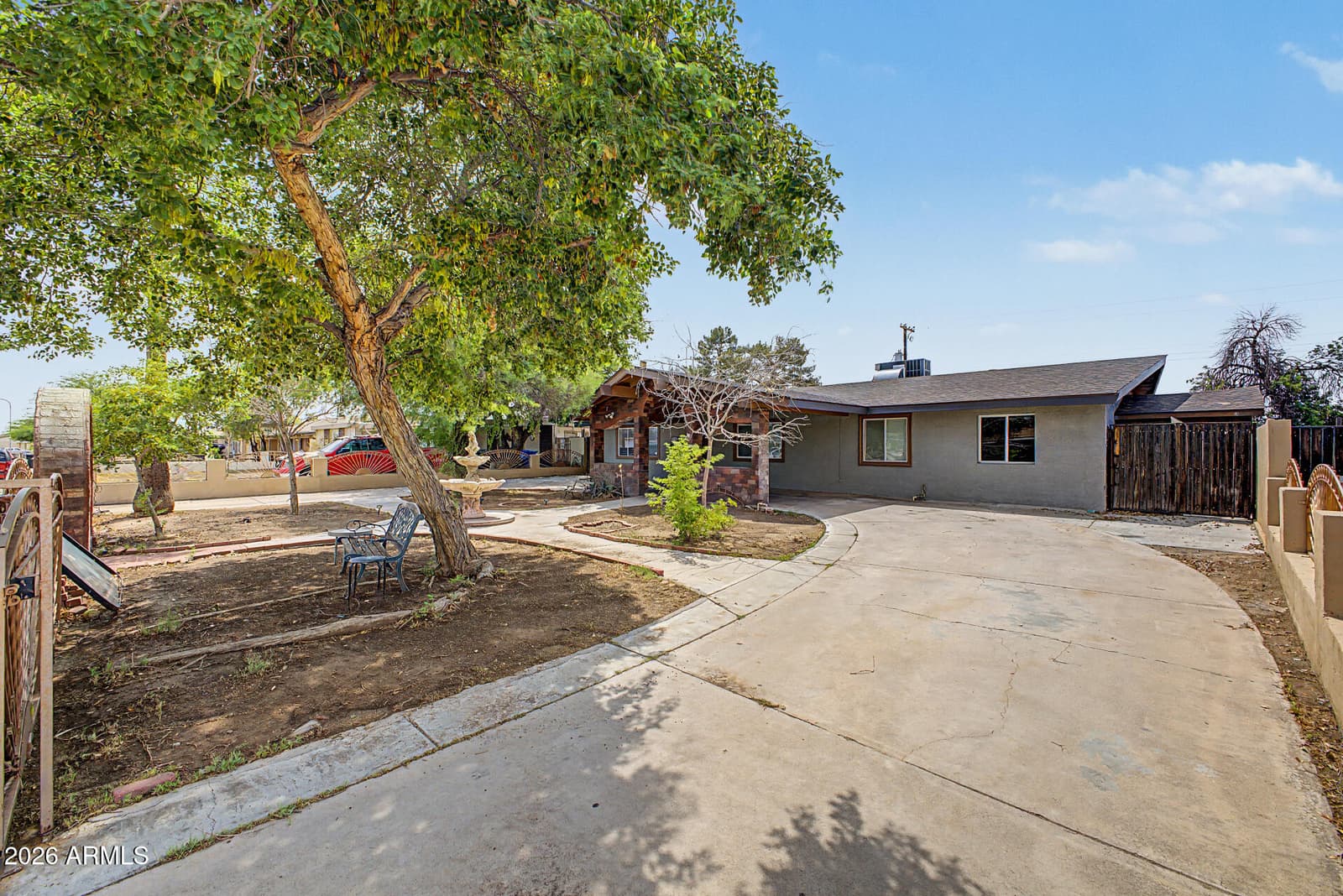 6241 W HIGHLAND Avenue, Phoenix, AZ 85033 — photo 4 of 27