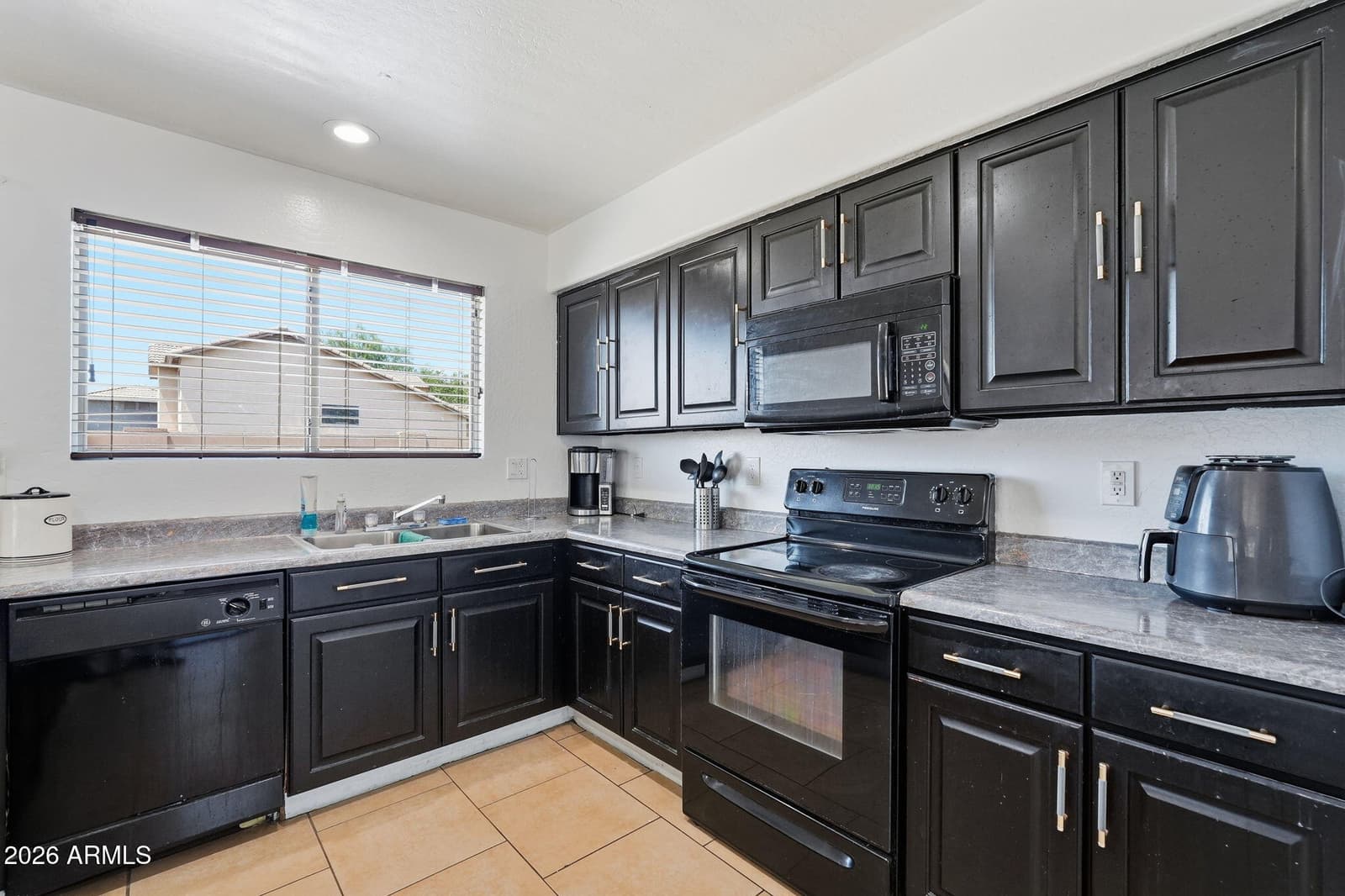 13547 W PECK Drive, Litchfield Park, AZ 85340 — photo 12 of 36