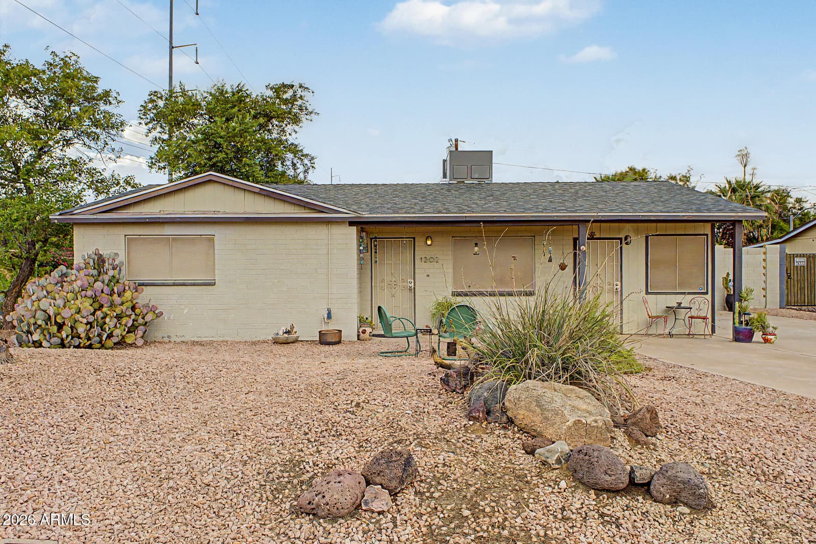 1202 E BECKER Lane, Phoenix, AZ 85020 — photo 2 of 24