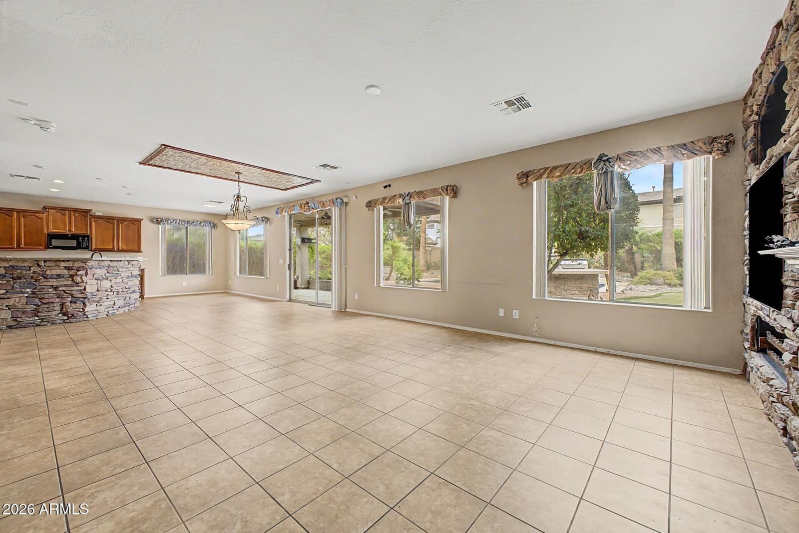 9807 S 43RD Lane, Laveen, AZ 85339 — photo 11 of 36