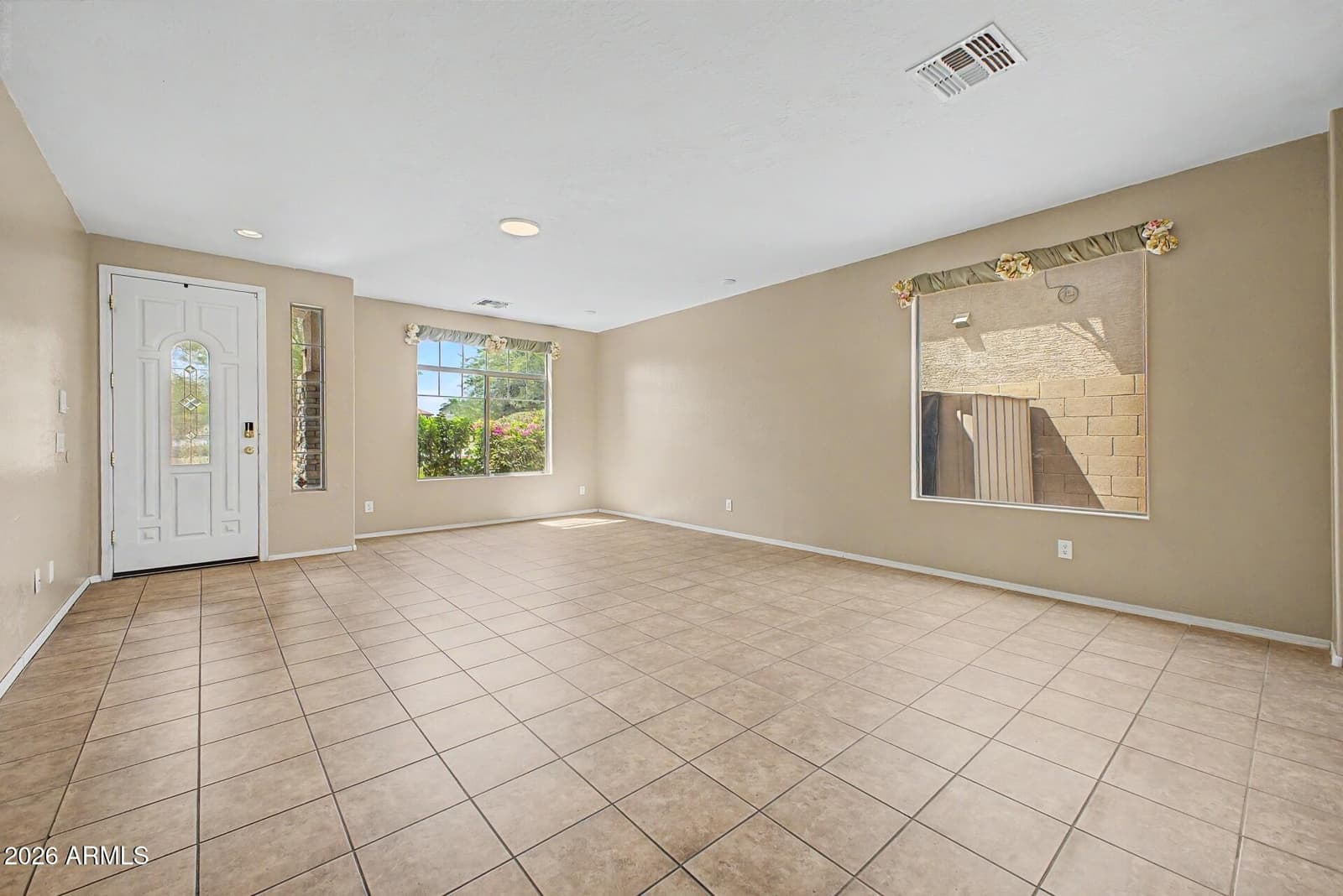 9807 S 43RD Lane, Laveen, AZ 85339 — photo 4 of 36