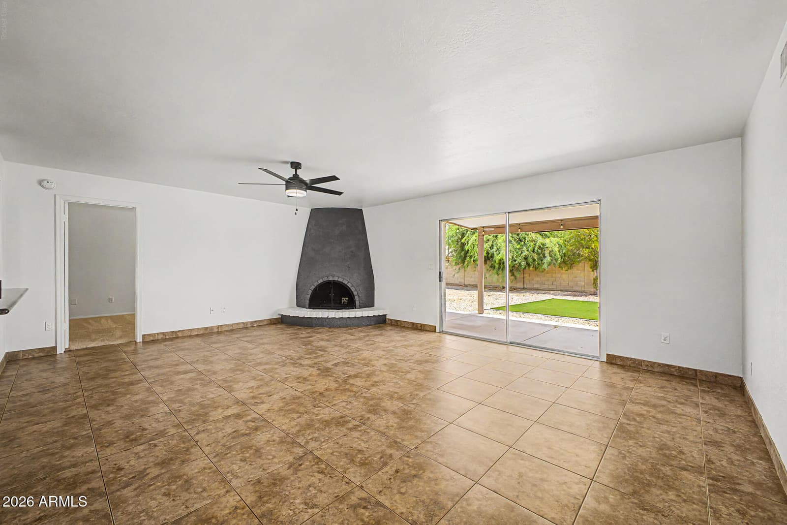 4035 W SURREY Avenue, Phoenix, AZ 85029 — photo 4 of 19