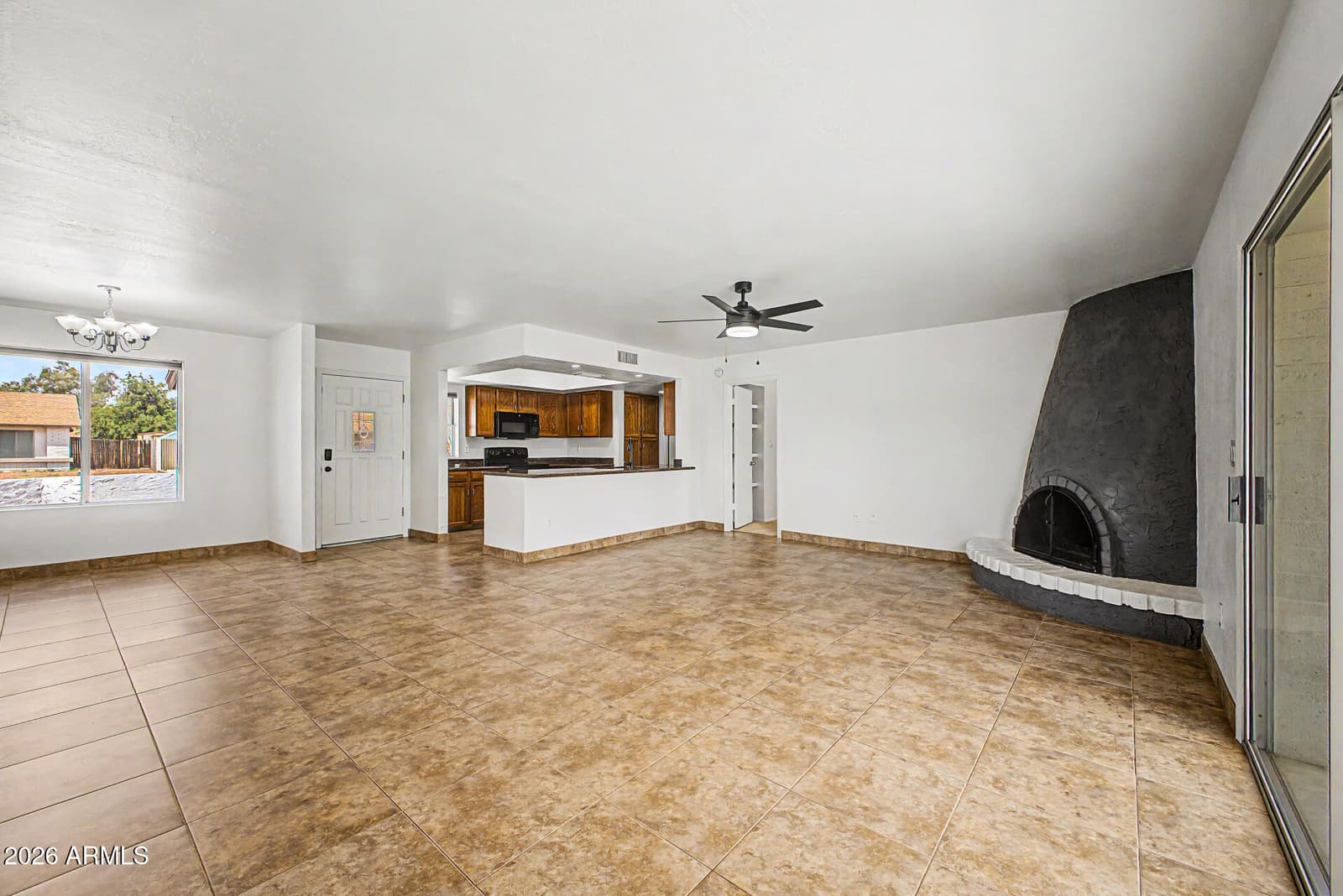4035 W SURREY Avenue, Phoenix, AZ 85029 — photo 5 of 19