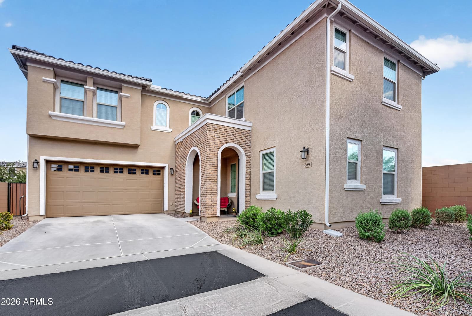 669 S SANDERS Drive, Gilbert, AZ 85296 — photo 5 of 54