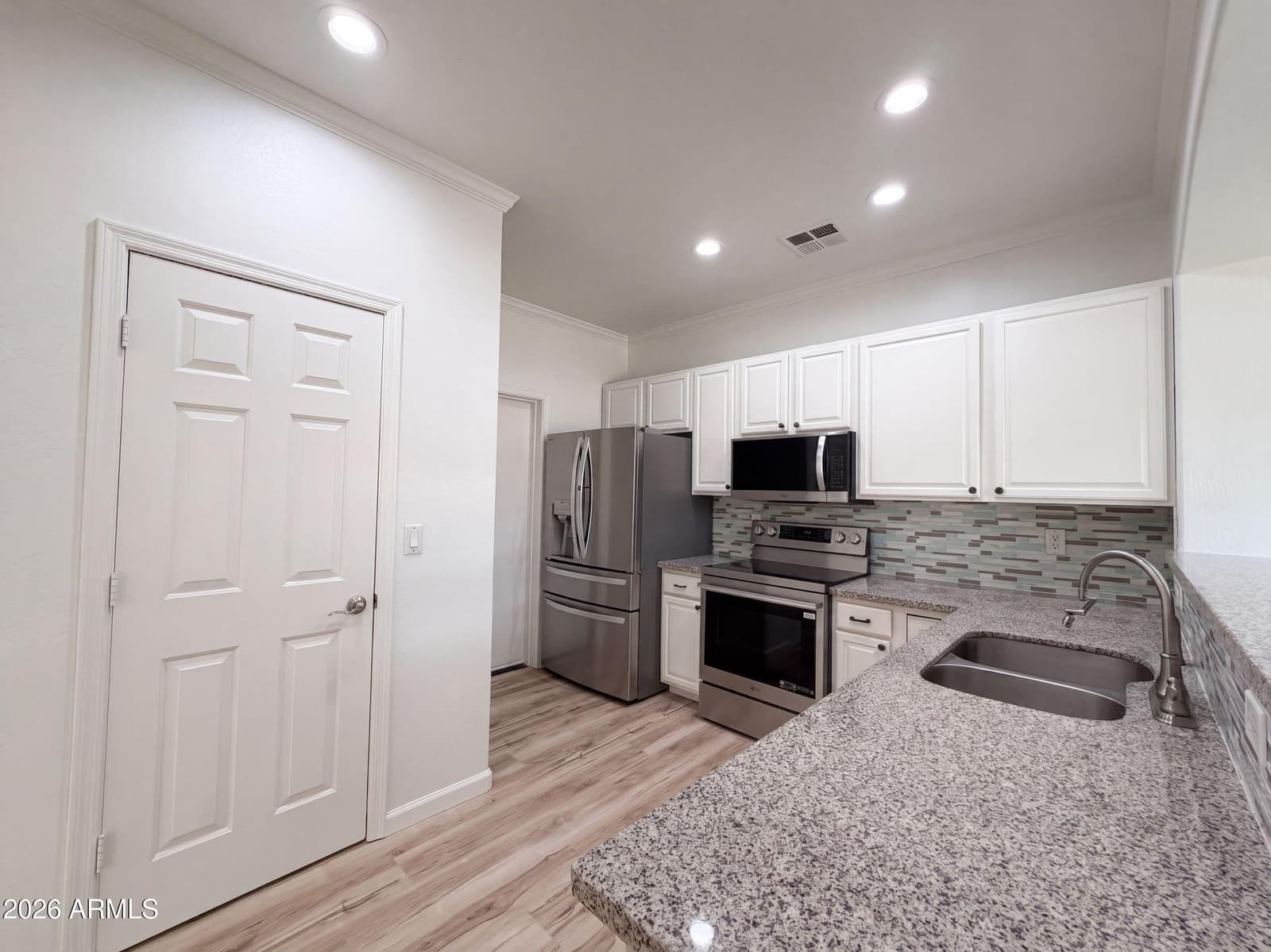 5641 S 10TH Drive, Phoenix, AZ 85041 — photo 10 of 29