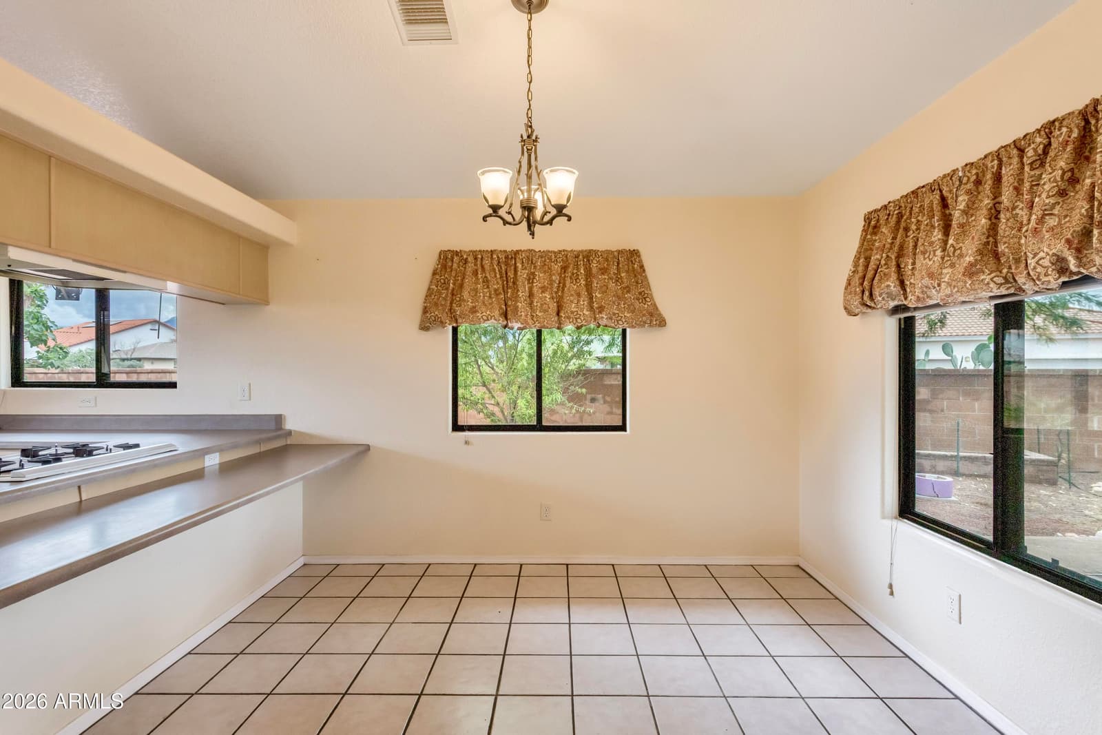 5255 HIGHLAND SHADOWS Drive, Sierra Vista, AZ 85635 — photo 10 of 33