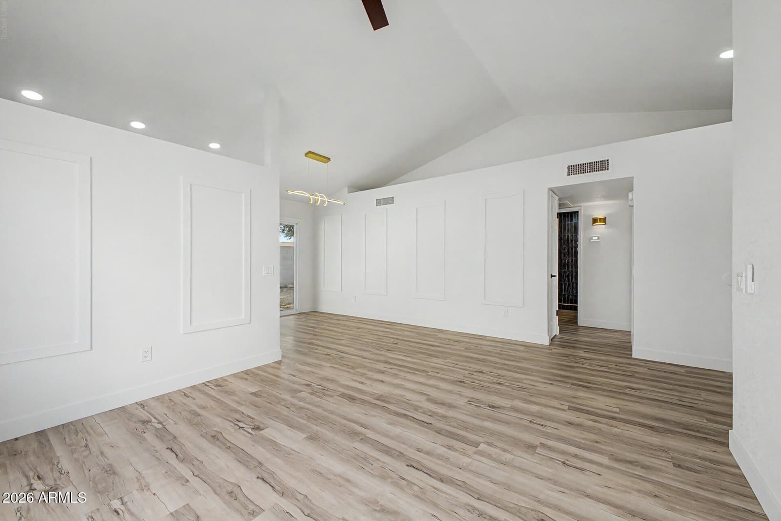 3033 W TONOPAH Drive, Phoenix, AZ 85027 — photo 5 of 22