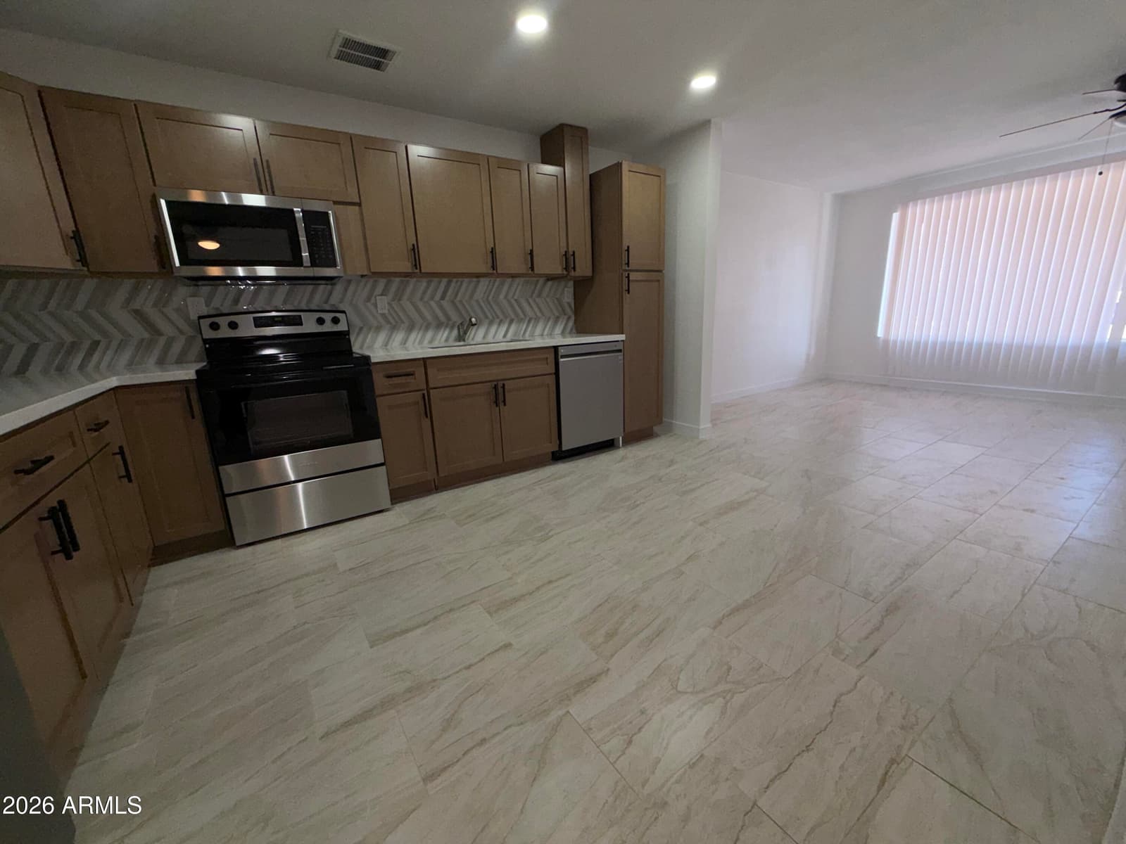 338 E MARILYN Avenue, Mesa, AZ 85210 — photo 7 of 23