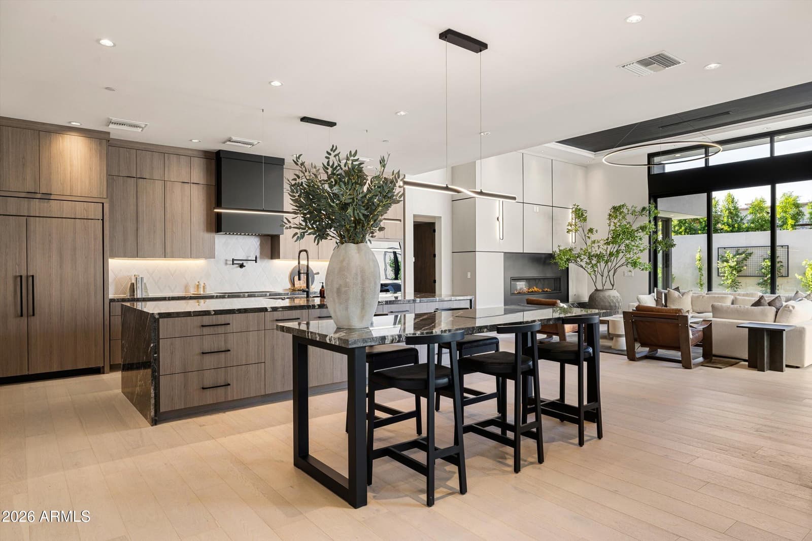2228 E SOLAR Drive, Phoenix, AZ 85020 — photo 8 of 59