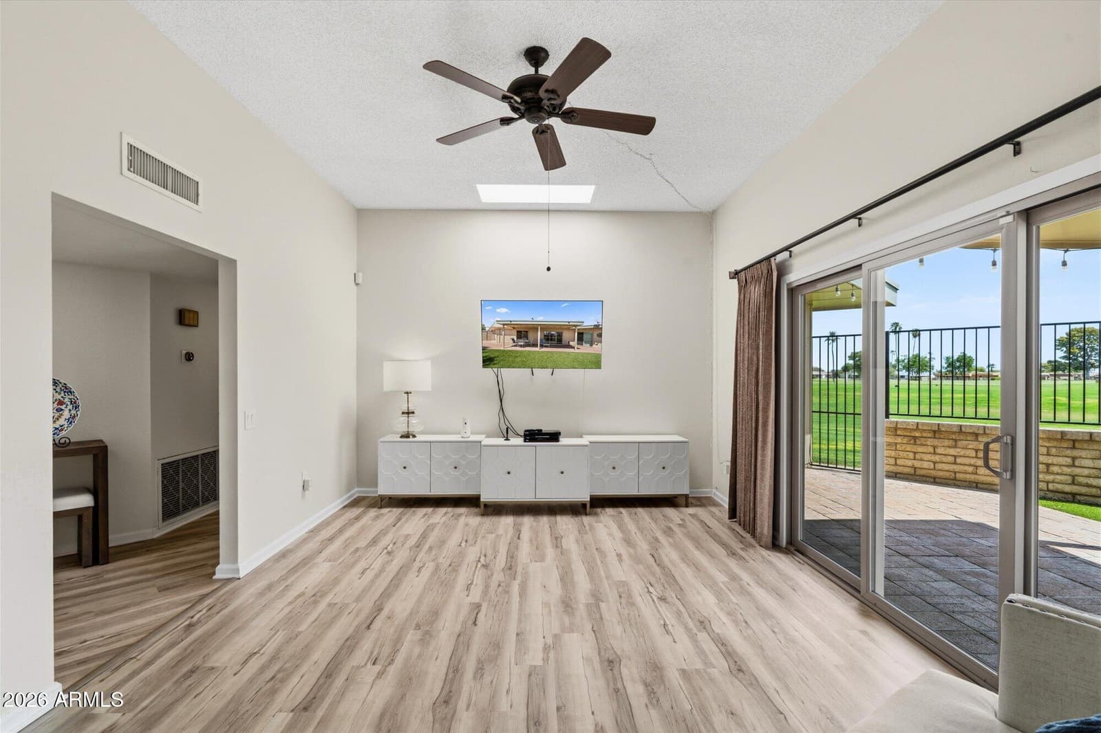 10633 W PINEAIRE Drive, Sun City, AZ 85351 — photo 8 of 40