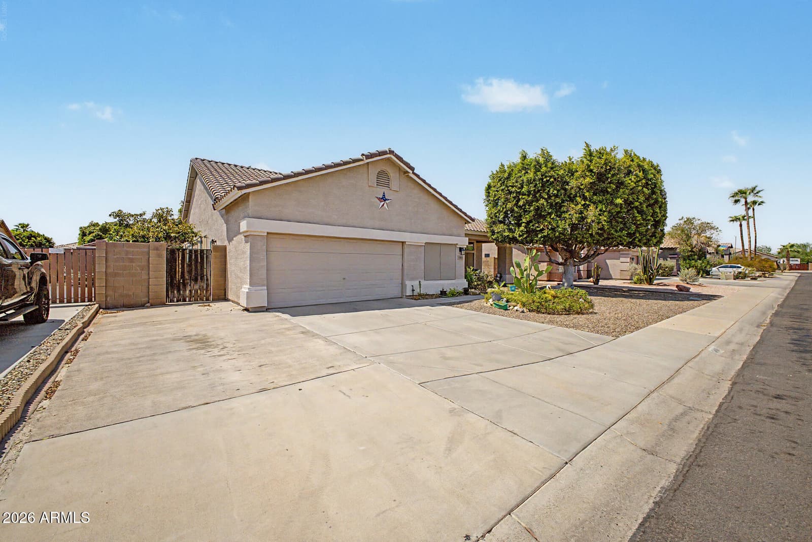 13401 W FARGO Drive, Surprise, AZ 85374 — photo 3 of 37