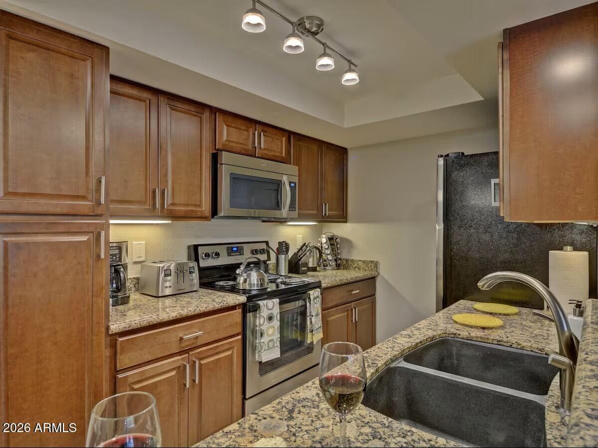 10410 N CAVE CREEK Road 1071, Phoenix, AZ 85020 — photo 10 of 43