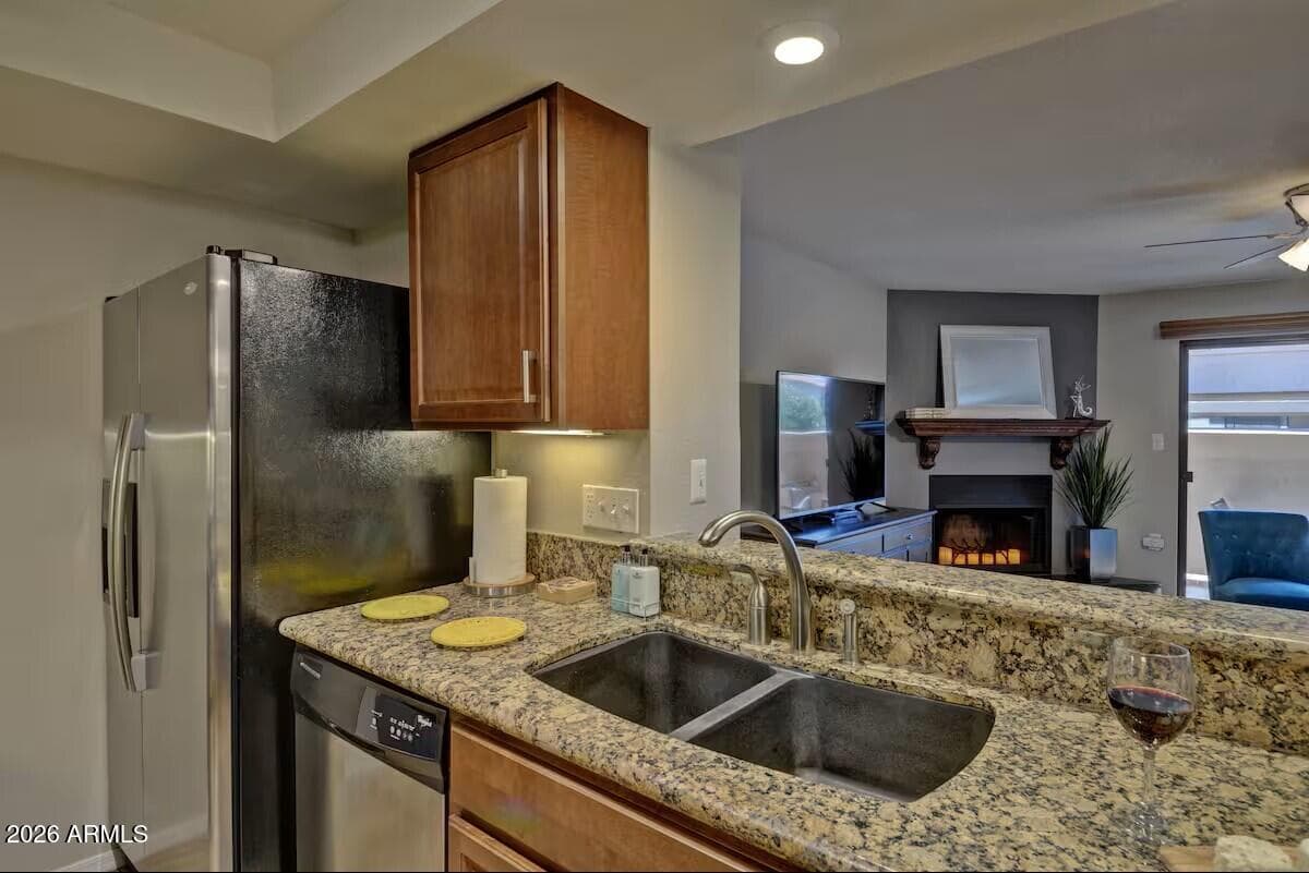 10410 N CAVE CREEK Road 1071, Phoenix, AZ 85020 — photo 14 of 43