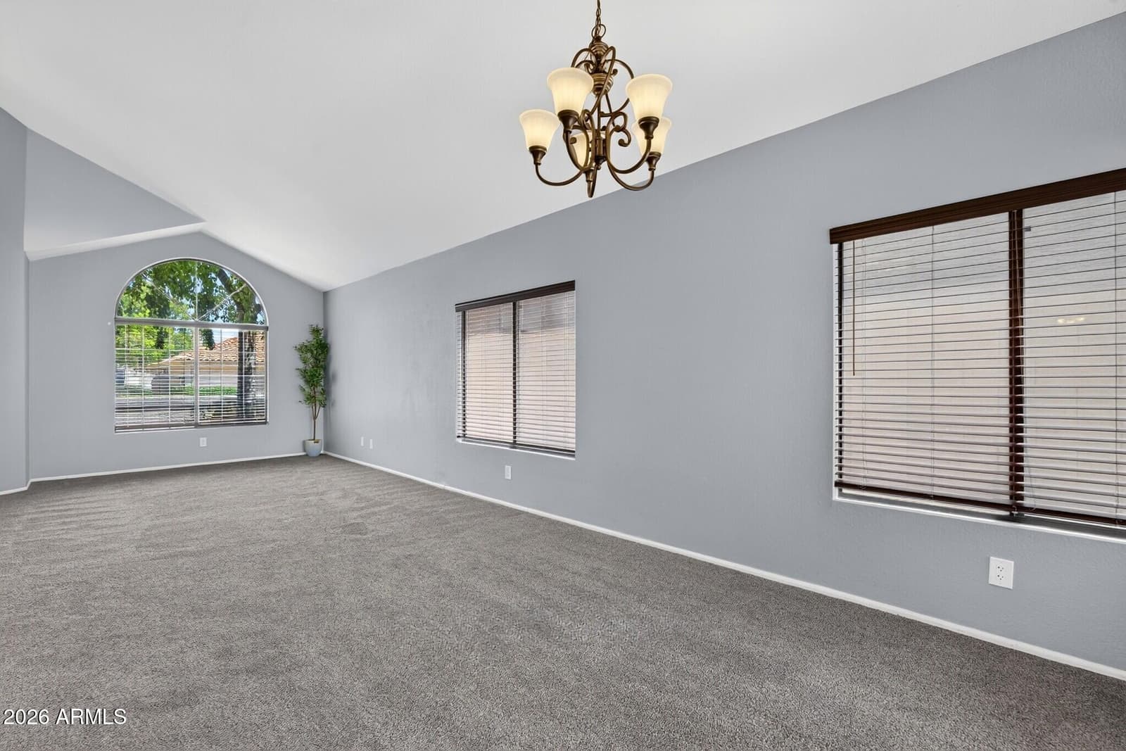 39 E LA VIEVE Lane, Tempe, AZ 85284 — photo 9 of 48