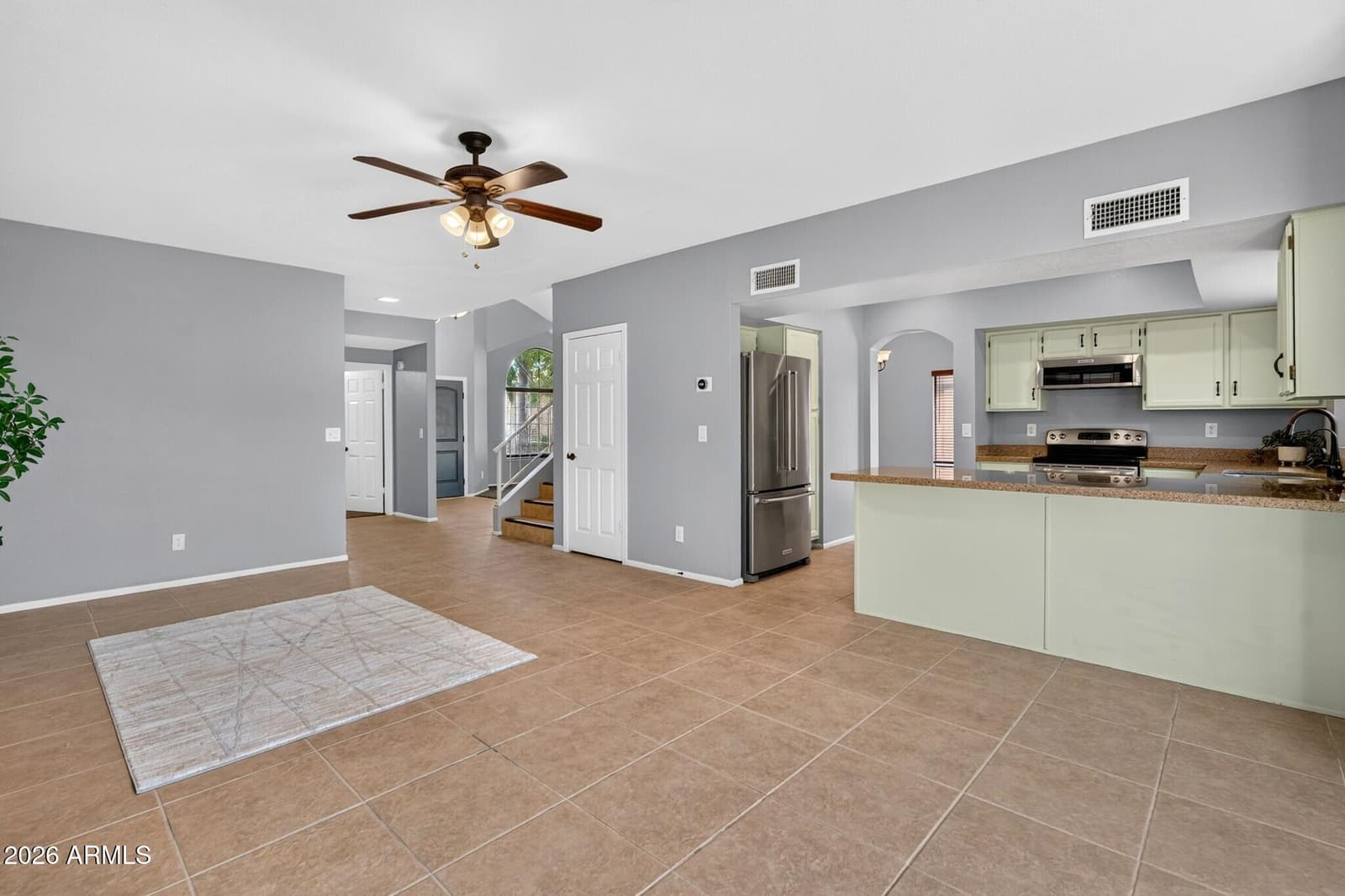 39 E LA VIEVE Lane, Tempe, AZ 85284 — photo 13 of 48
