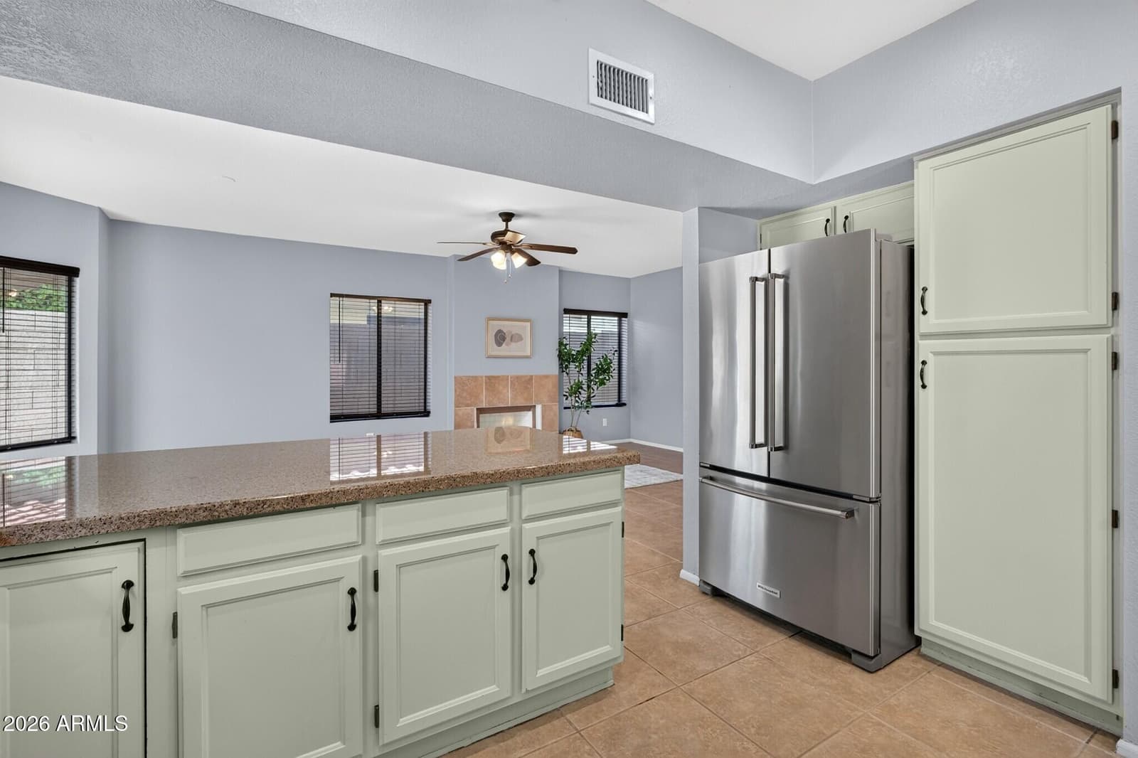 39 E LA VIEVE Lane, Tempe, AZ 85284 — photo 19 of 48