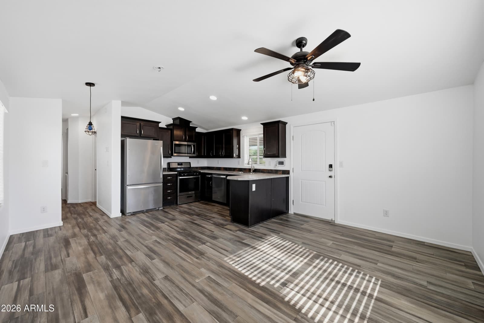 1452 W 4TH Avenue, Apache Junction, AZ 85120 — photo 5 of 22