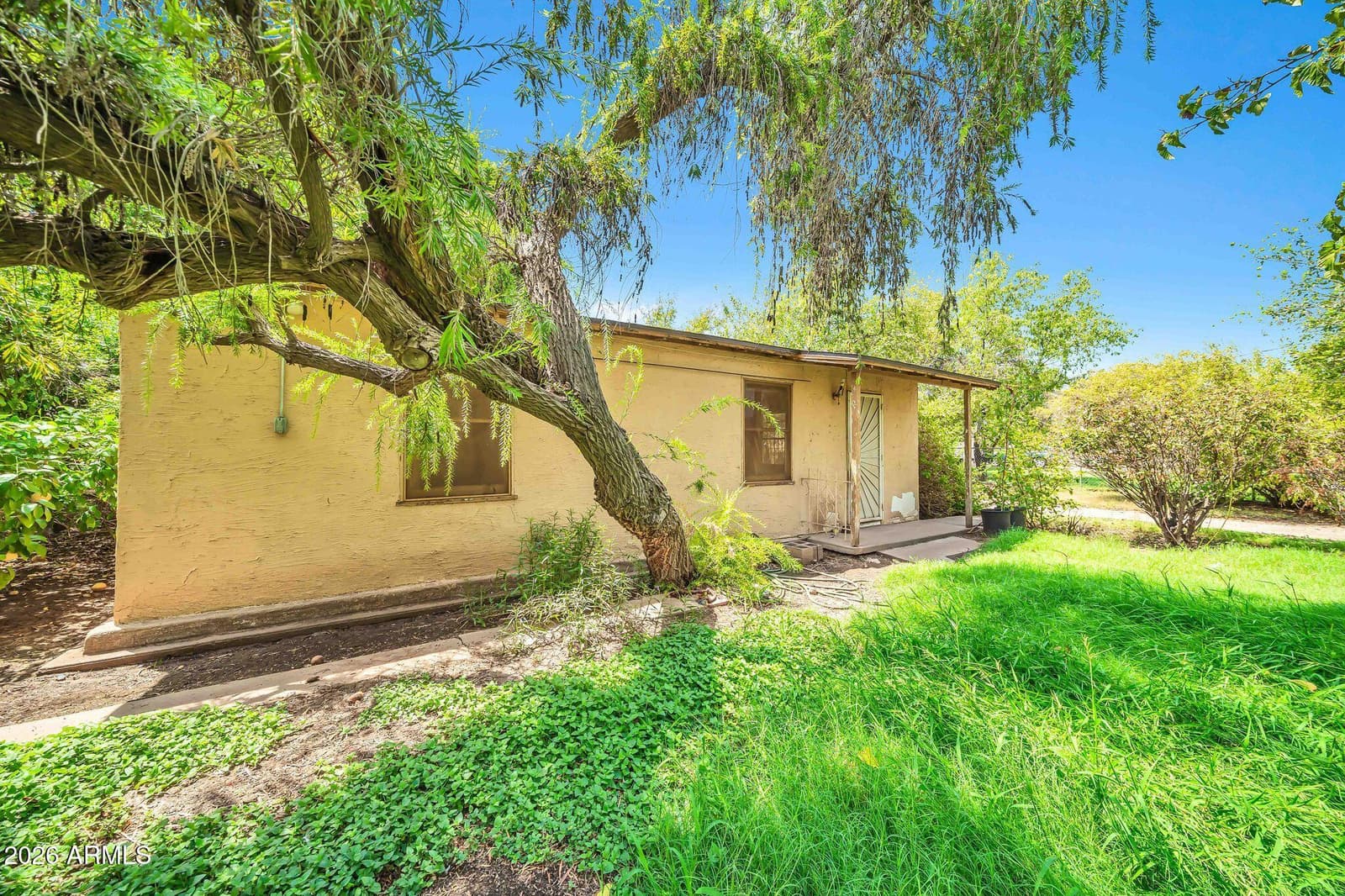 915 W Tamarisk Street, Phoenix, AZ 85041 — photo 7 of 36