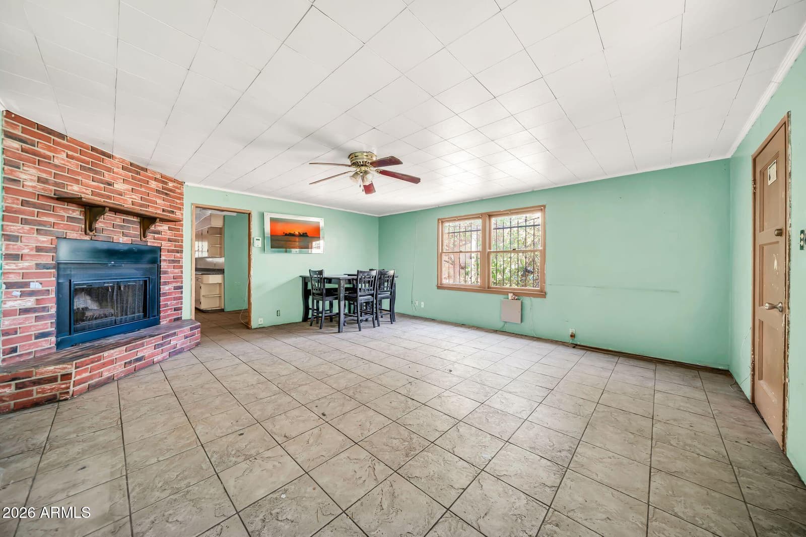 915 W Tamarisk Street, Phoenix, AZ 85041 — photo 11 of 36