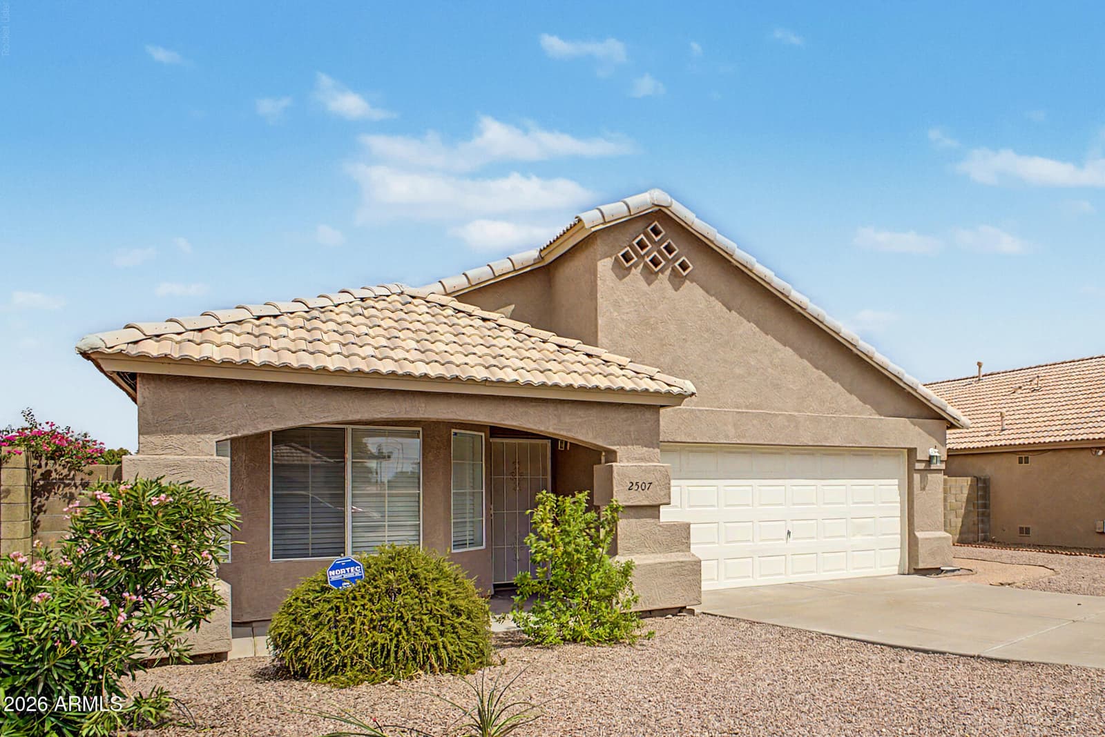 2507 N Sea Pines, Mesa, AZ 85215 — photo 4 of 34