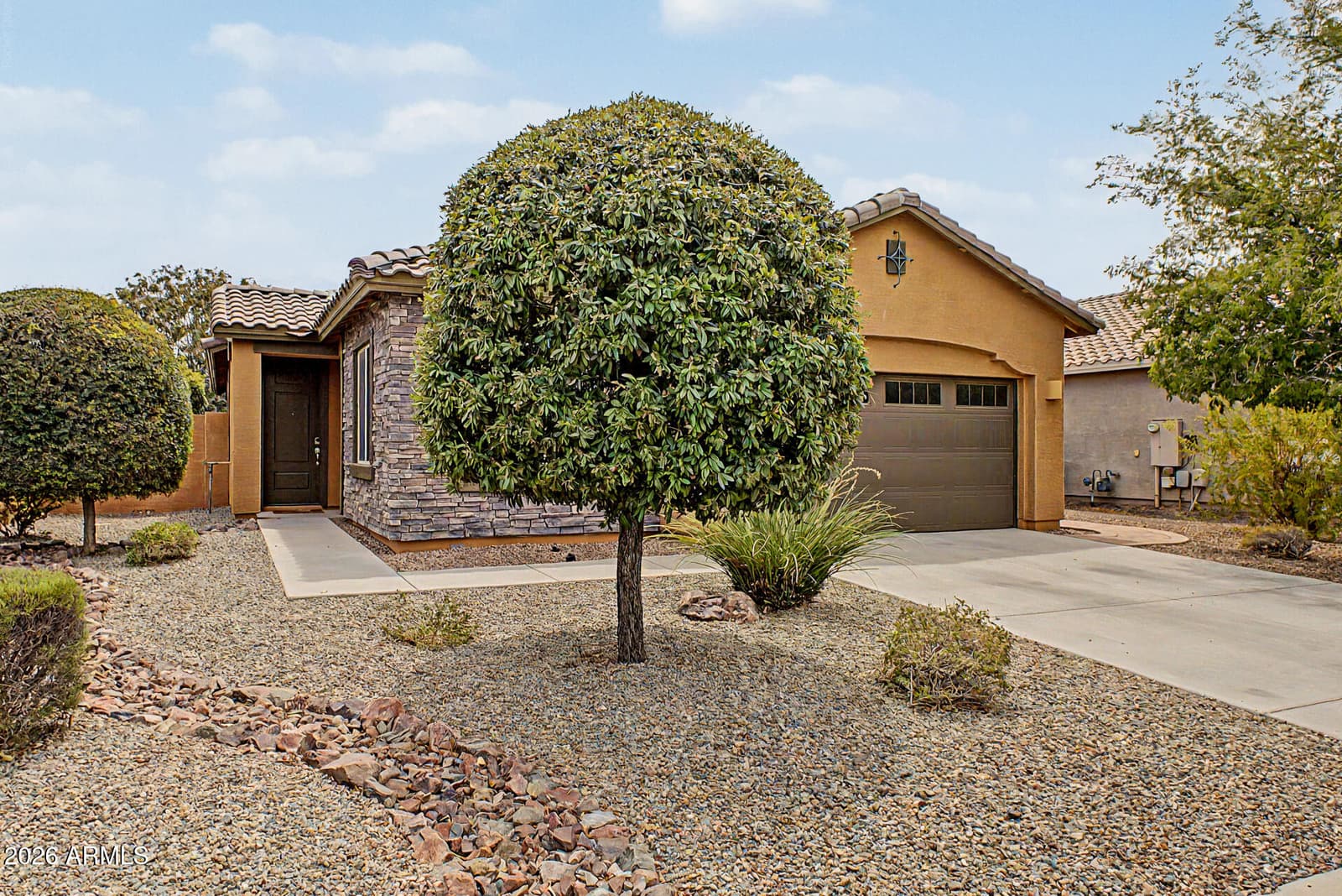 859 E ABERDEEN Drive, Gilbert, AZ 85298 — photo 2 of 43