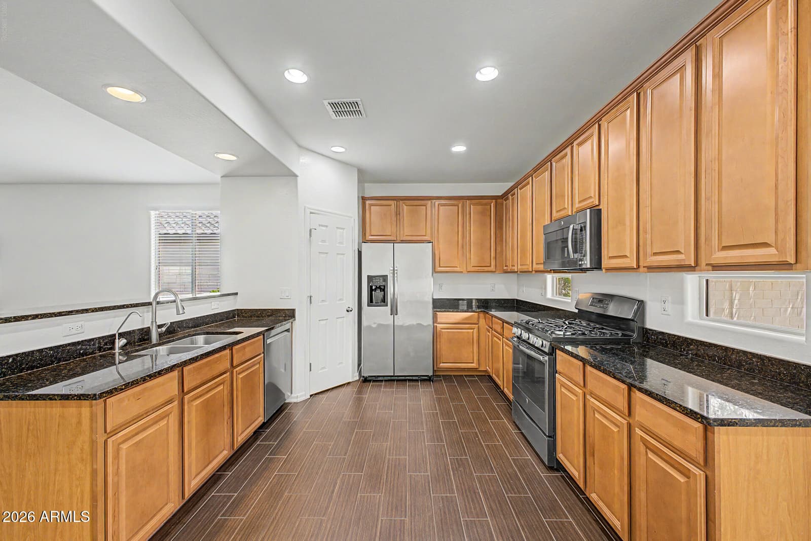 859 E ABERDEEN Drive, Gilbert, AZ 85298 — photo 7 of 43