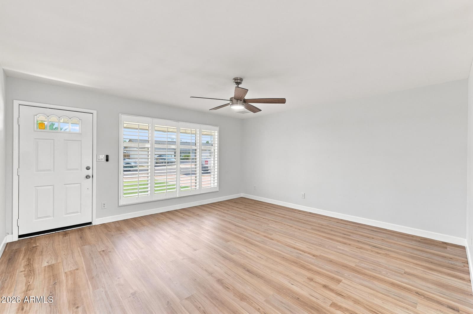 3730 W CACTUS WREN Drive, Phoenix, AZ 85051 — photo 8 of 51