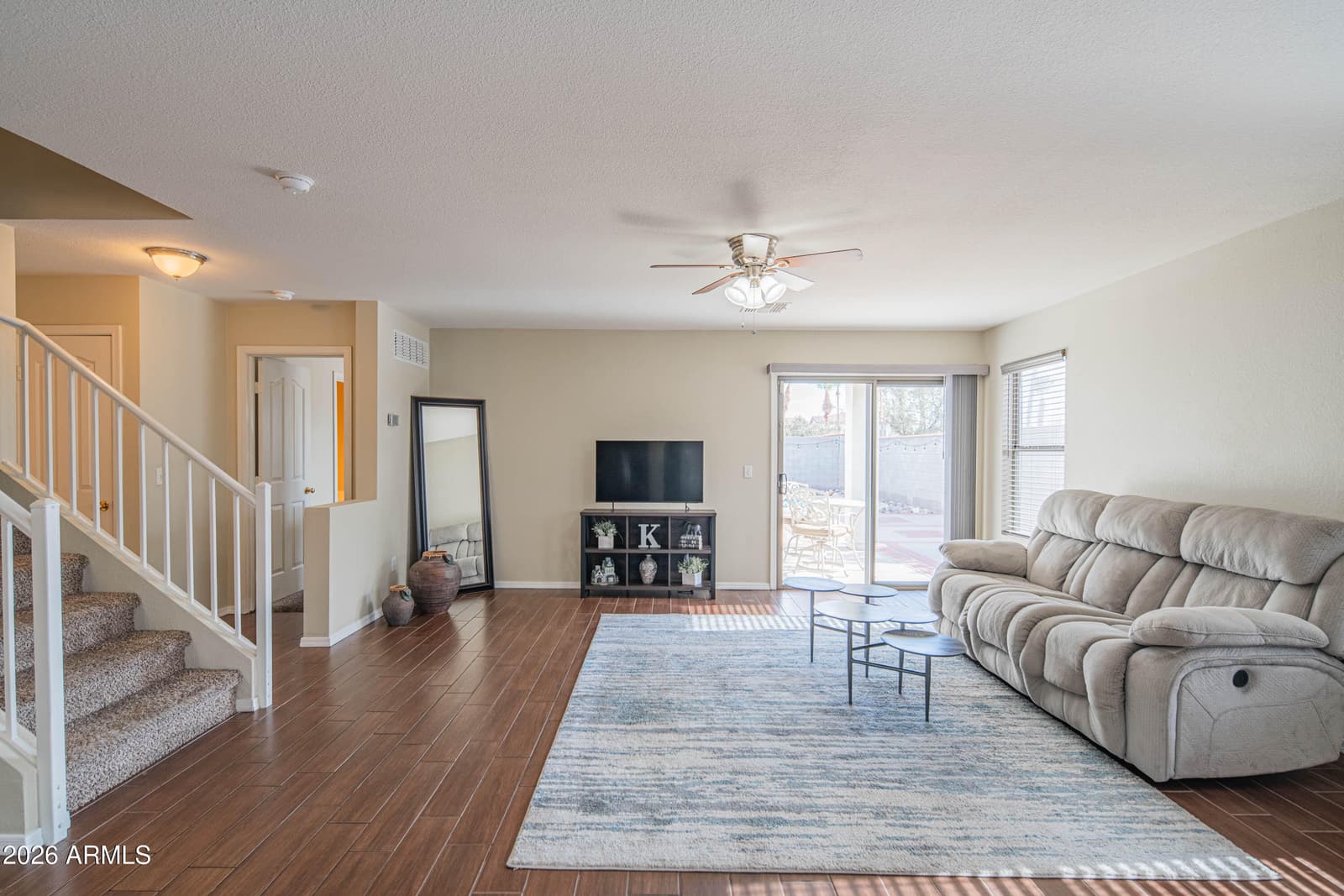1075 E PARKVIEW Court, Gilbert, AZ 85295 — photo 10 of 37