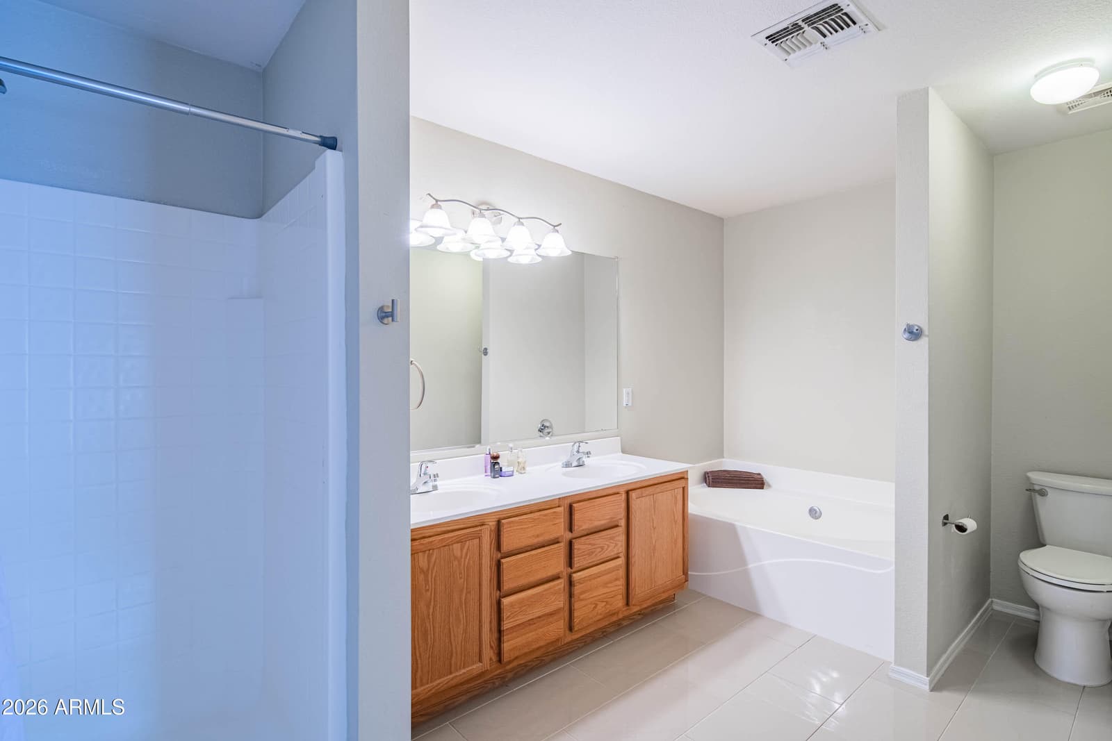 1075 E PARKVIEW Court, Gilbert, AZ 85295 — photo 13 of 37